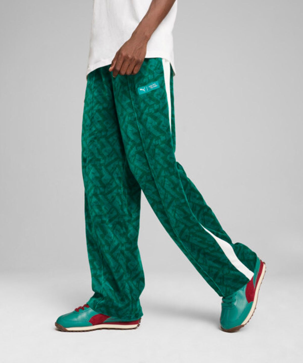 푸마(PUMA) 푸마 X 오징어게임 T7 아이코닉 스트레이트 트랙 팬츠 - 그린 / 627429-86