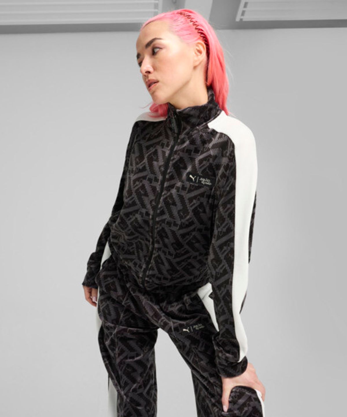푸마(PUMA) 푸마 X 오징어게임 T7 아이코닉 트랙 자켓 W - 블랙 / 627432-01