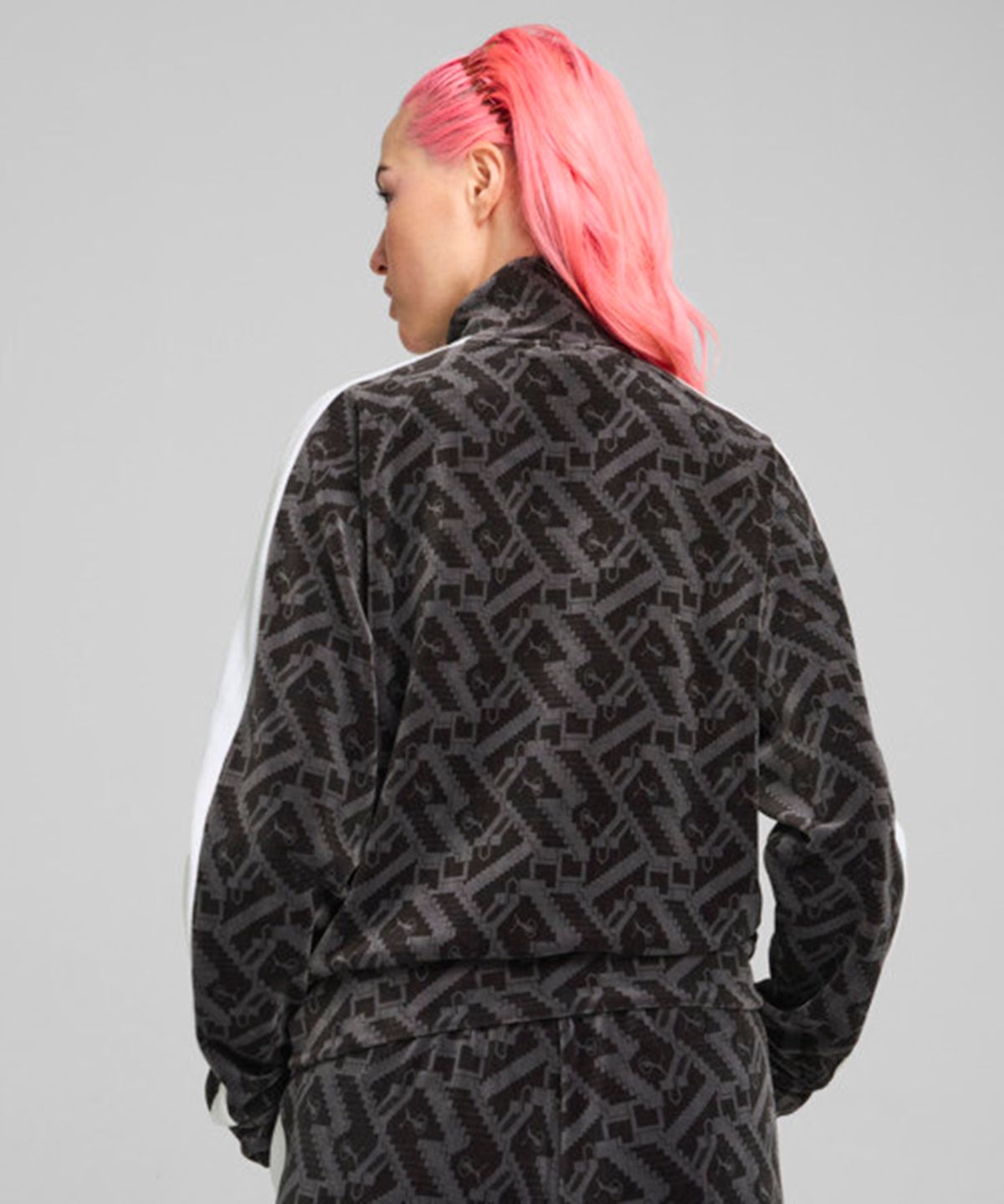 푸마(PUMA) 푸마 X 오징어게임 T7 아이코닉 트랙 자켓 W - 블랙 / 627432-01