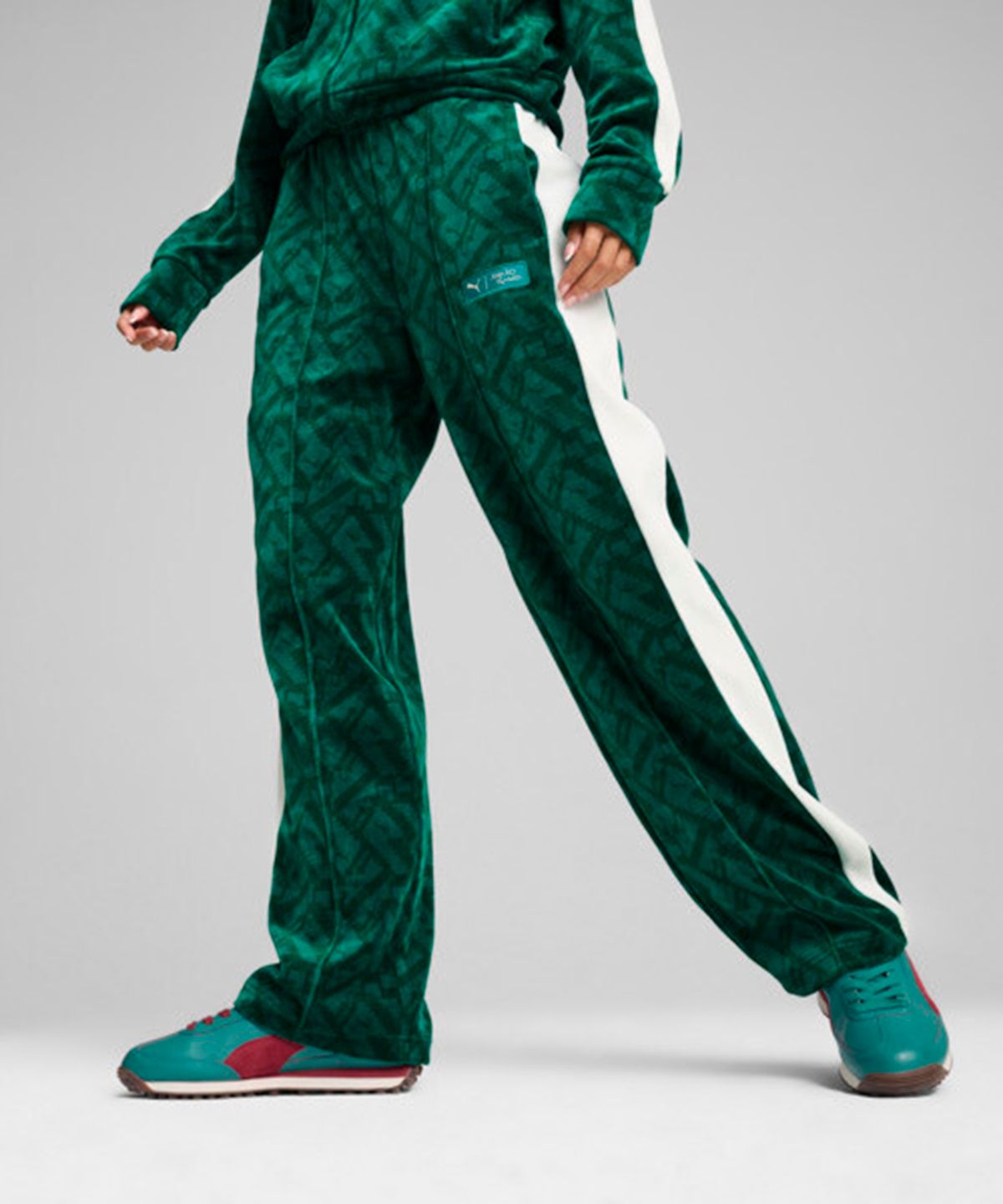 푸마(PUMA) 푸마 X 오징어게임 T7 아이코닉 스트레이트 트랙 팬츠 W - 그린 / 627433-86