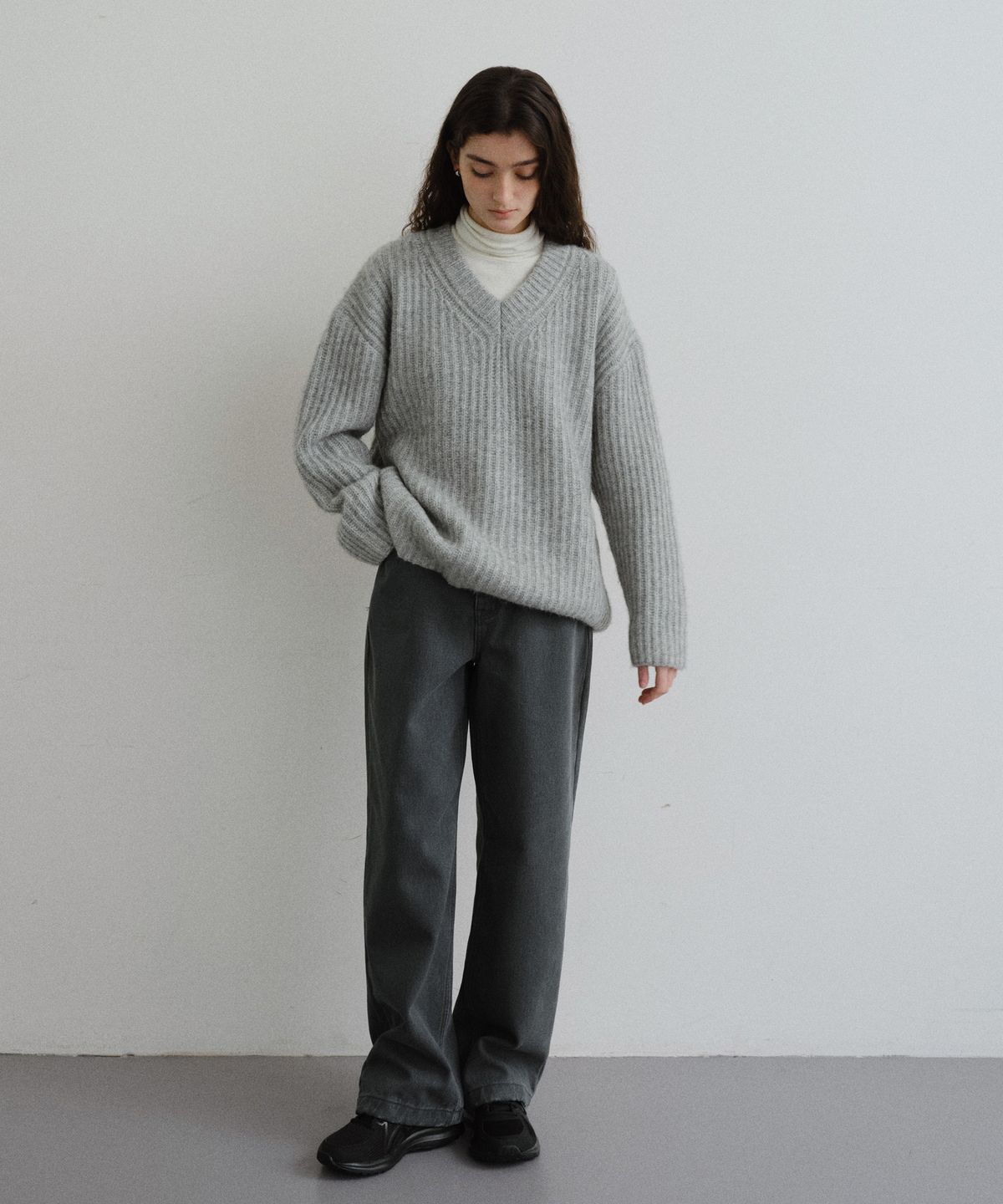 유라고(URAGO) Baby alpaca V-neck knit