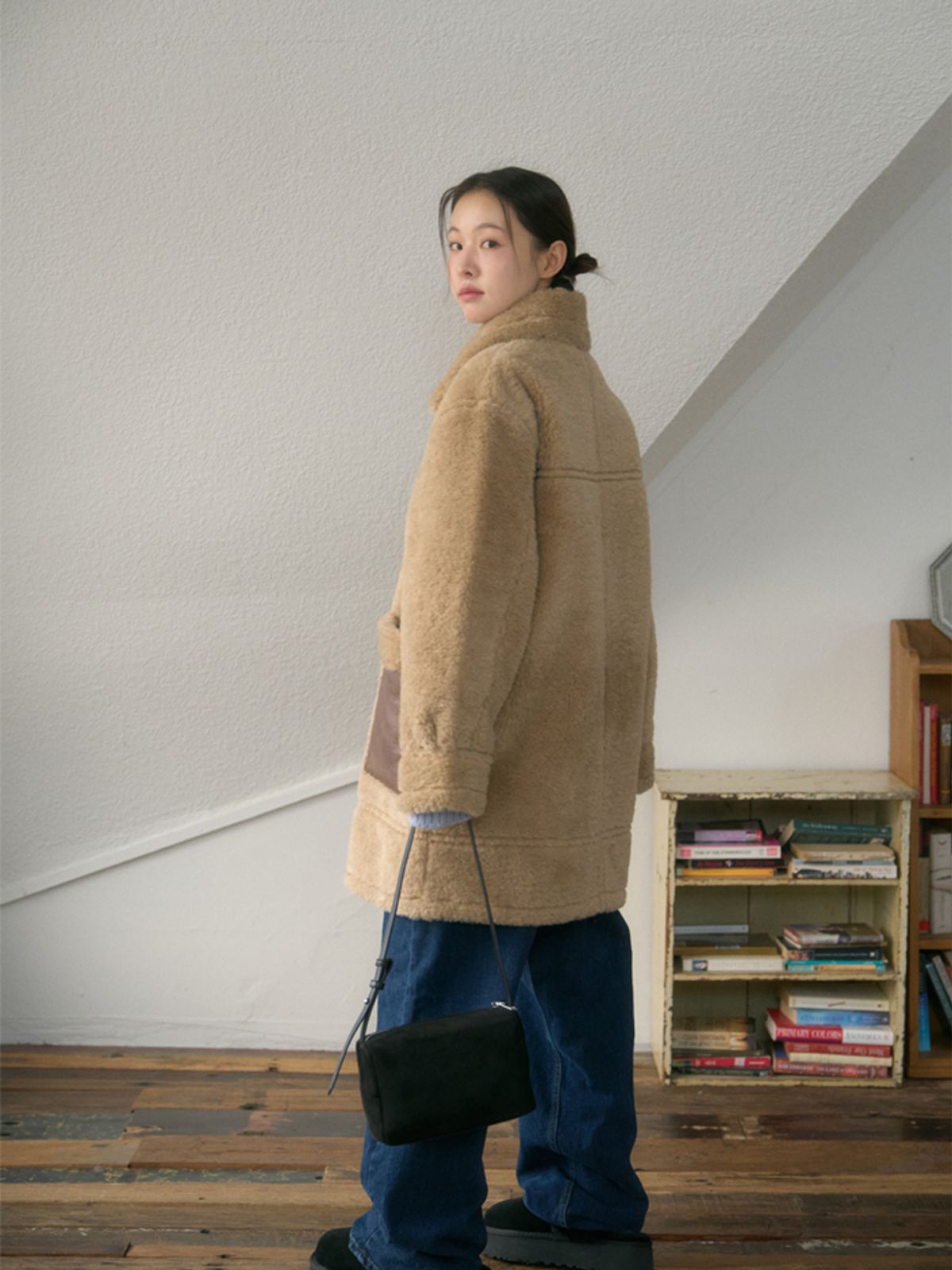 아노에틱(ANOETIC) SHEARLING MUSTANG COAT_BROWN
