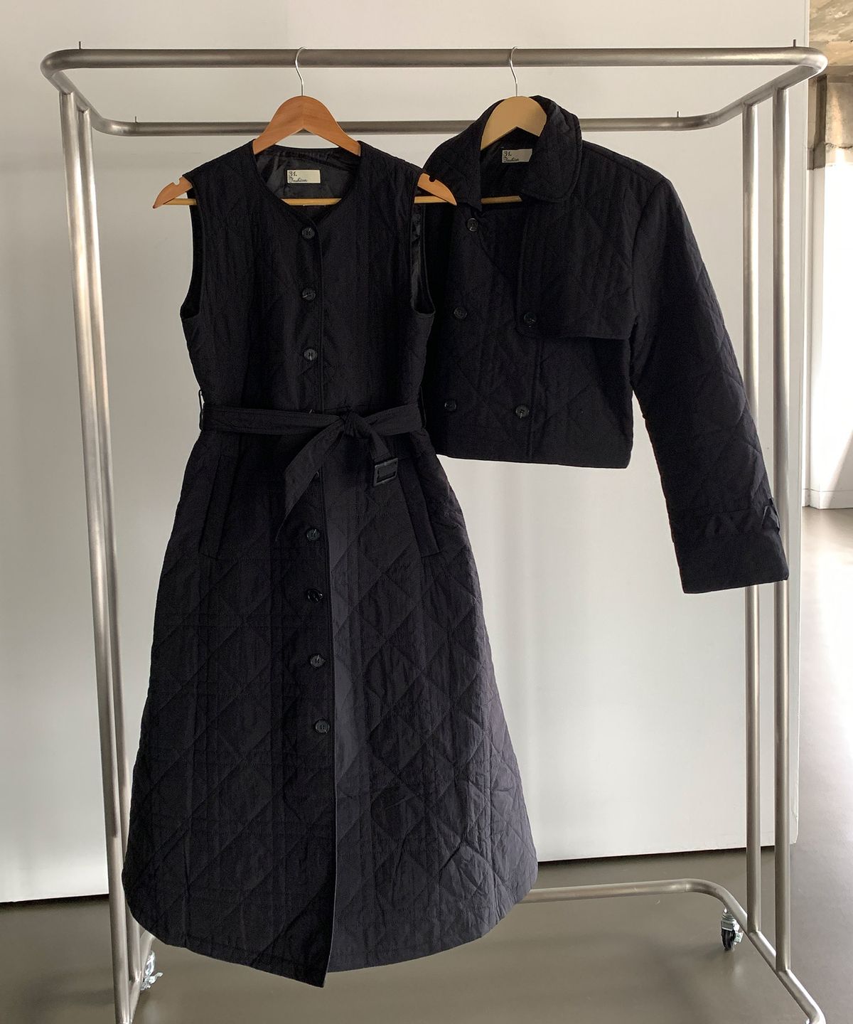 바스카라(VASCARA) [SET] Double Quilted Belted One-piece+Jacket Set-up