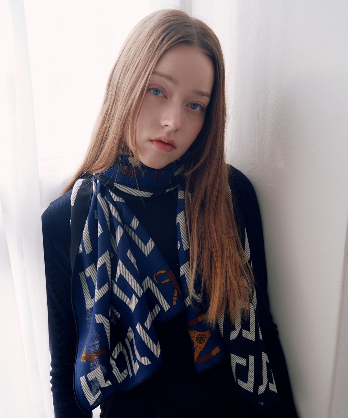 루이까또즈스카프(LOUIS QUATORZE SCARF) 더위시 양면 롱 스카프 블랙