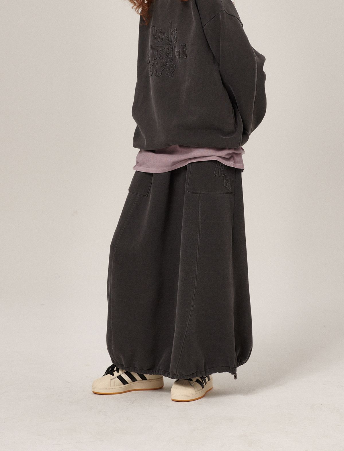 플랫웨이브 인 서울(FLATWAVE IN SEOUL) Hava Patchwork Pigment Sweatskirt Charcoal
