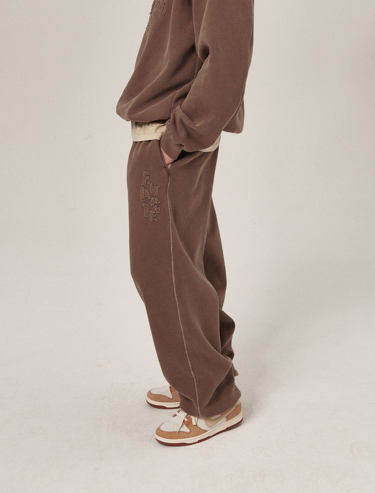 플랫웨이브 인 서울(FLATWAVE IN SEOUL) Hava Patchwork Pigment Sweatpants Brown