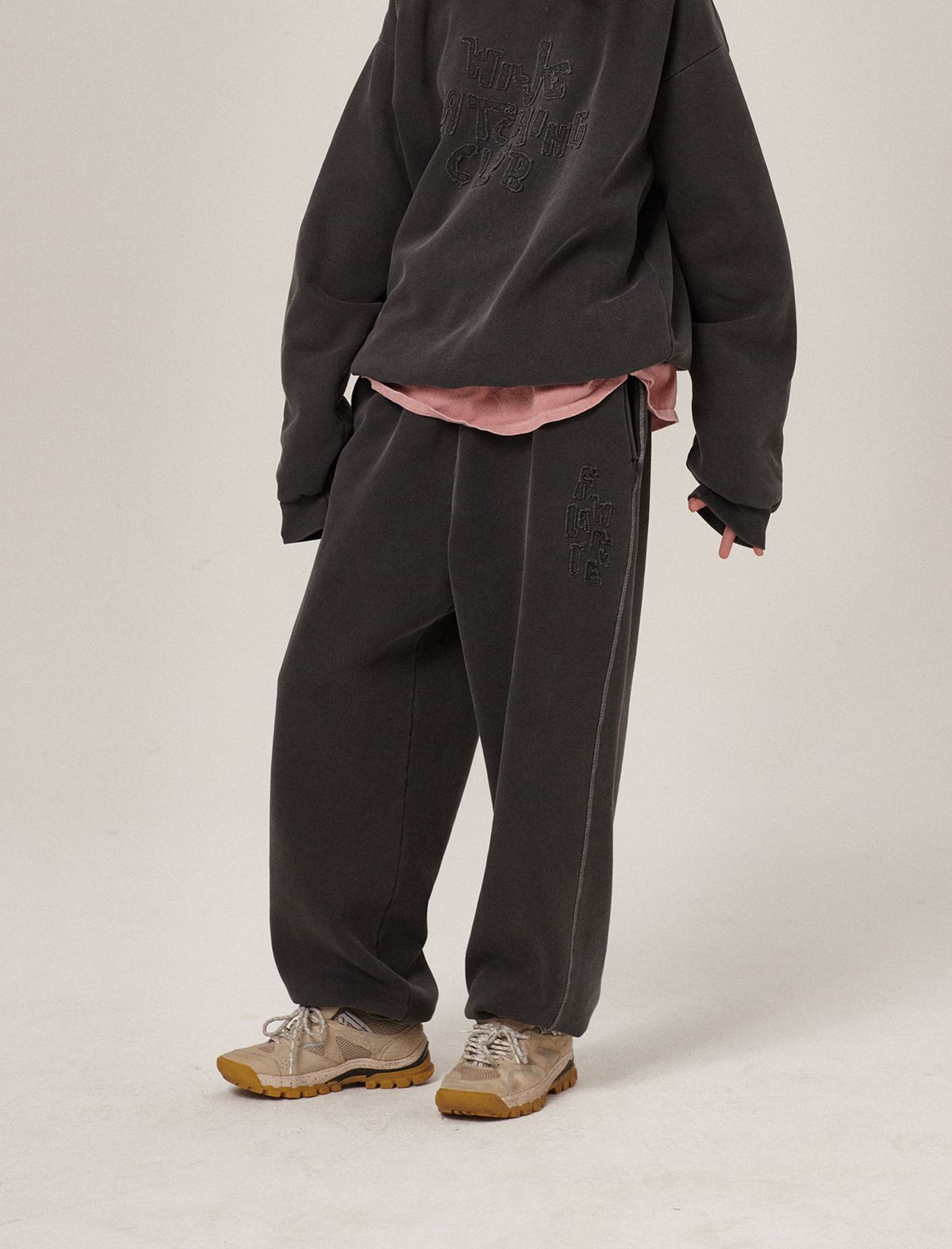 플랫웨이브 인 서울(FLATWAVE IN SEOUL) Hava Patchwork Pigment Sweatpants Charcoal