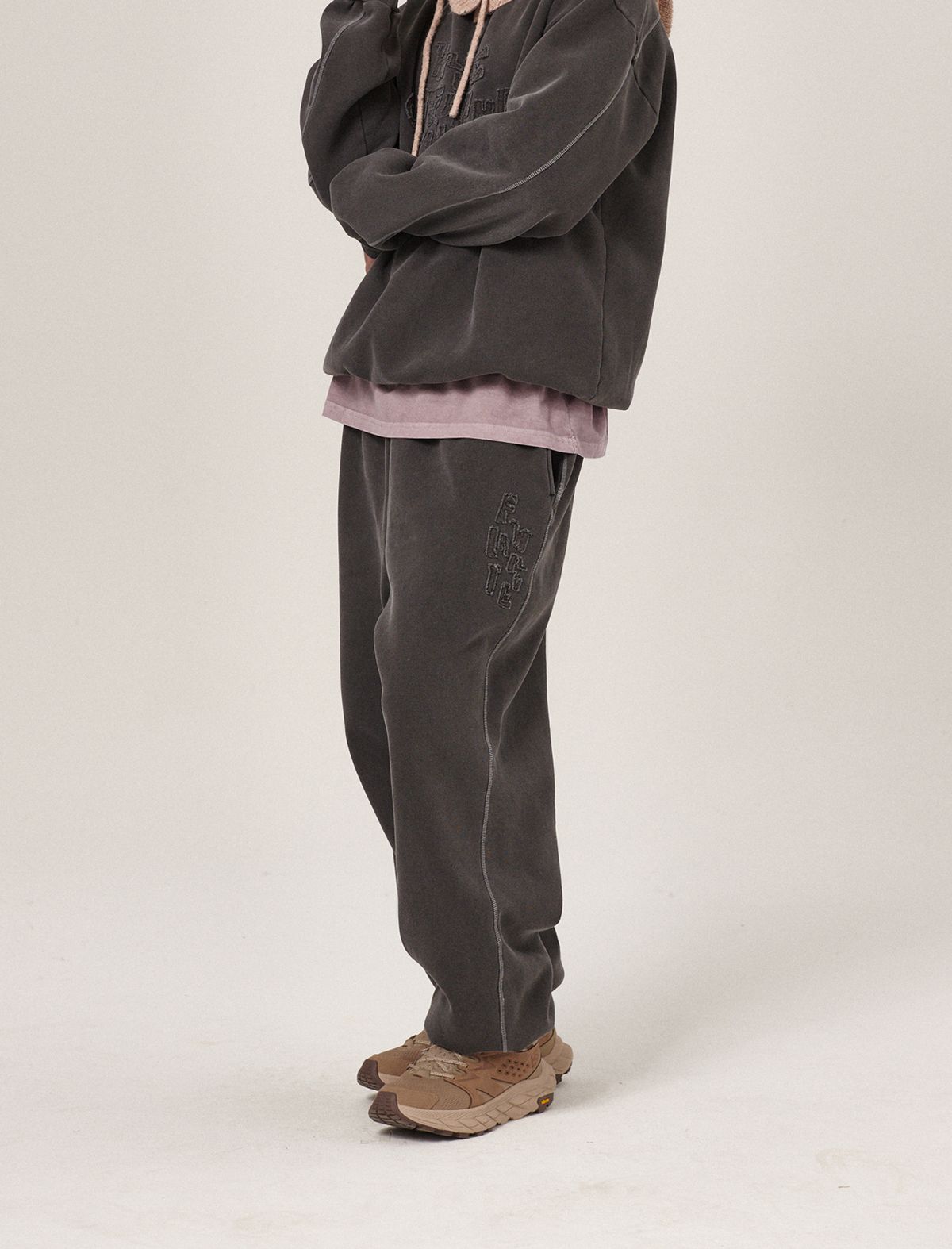 플랫웨이브 인 서울(FLATWAVE IN SEOUL) Hava Patchwork Pigment Sweatpants Charcoal