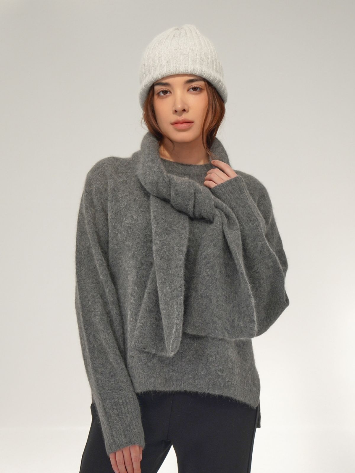 아쿠드(ACUD) Raccoon Fox Round neck Knit _Grey