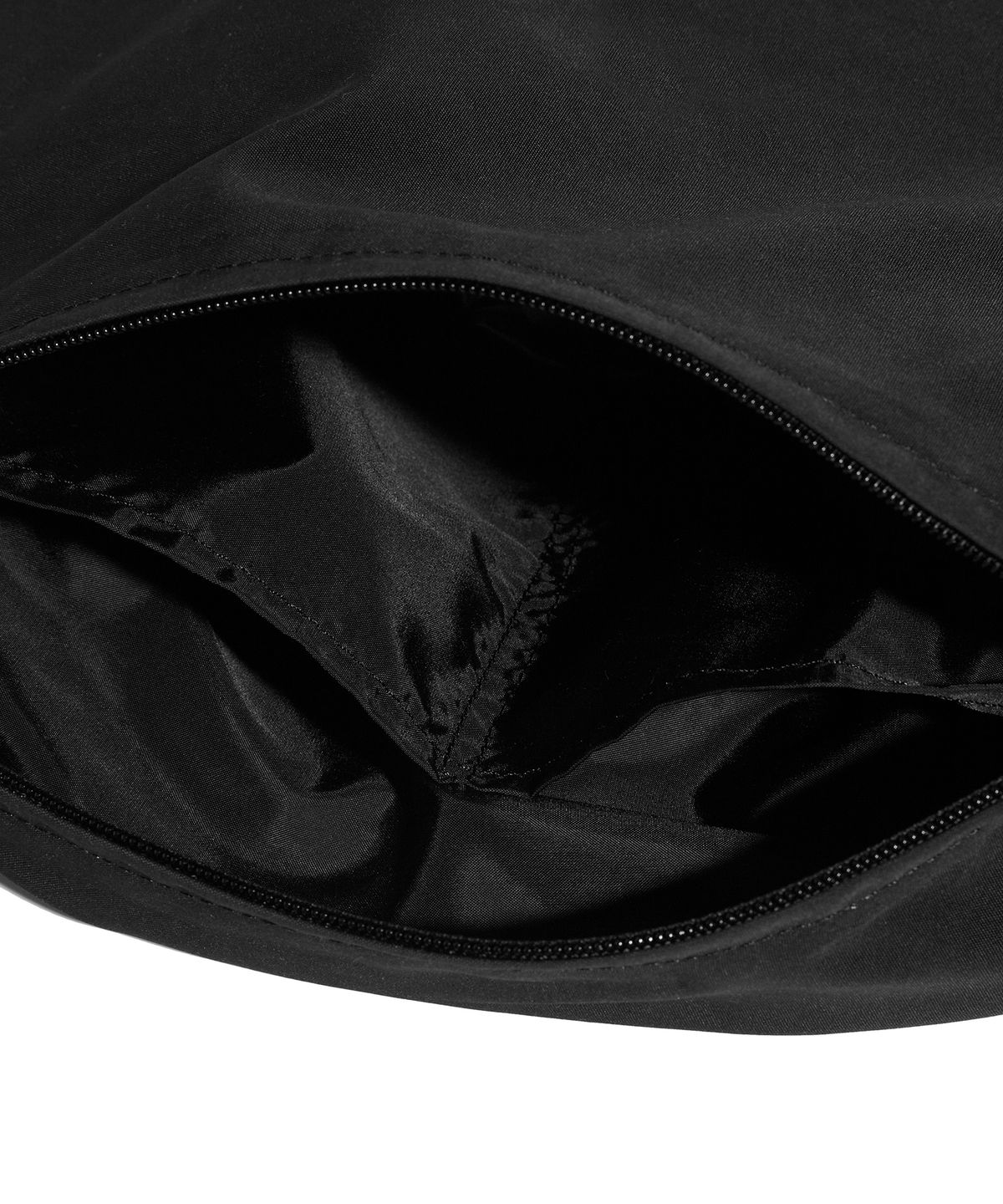 스웨이드(SUADE) BUCKLE HALFMOON CROSS BAG [BLACK]