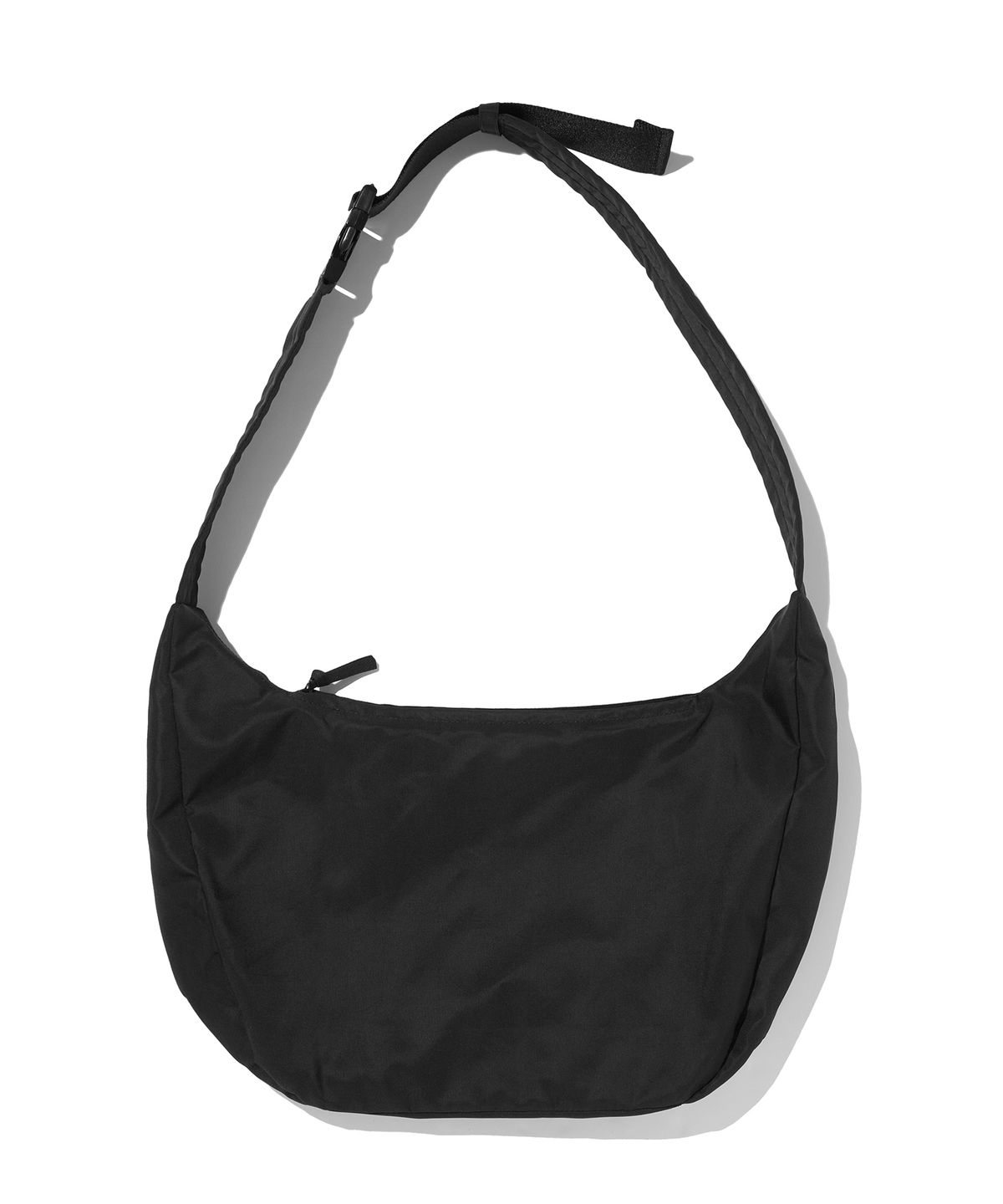 스웨이드(SUADE) BUCKLE HALFMOON CROSS BAG [BLACK]