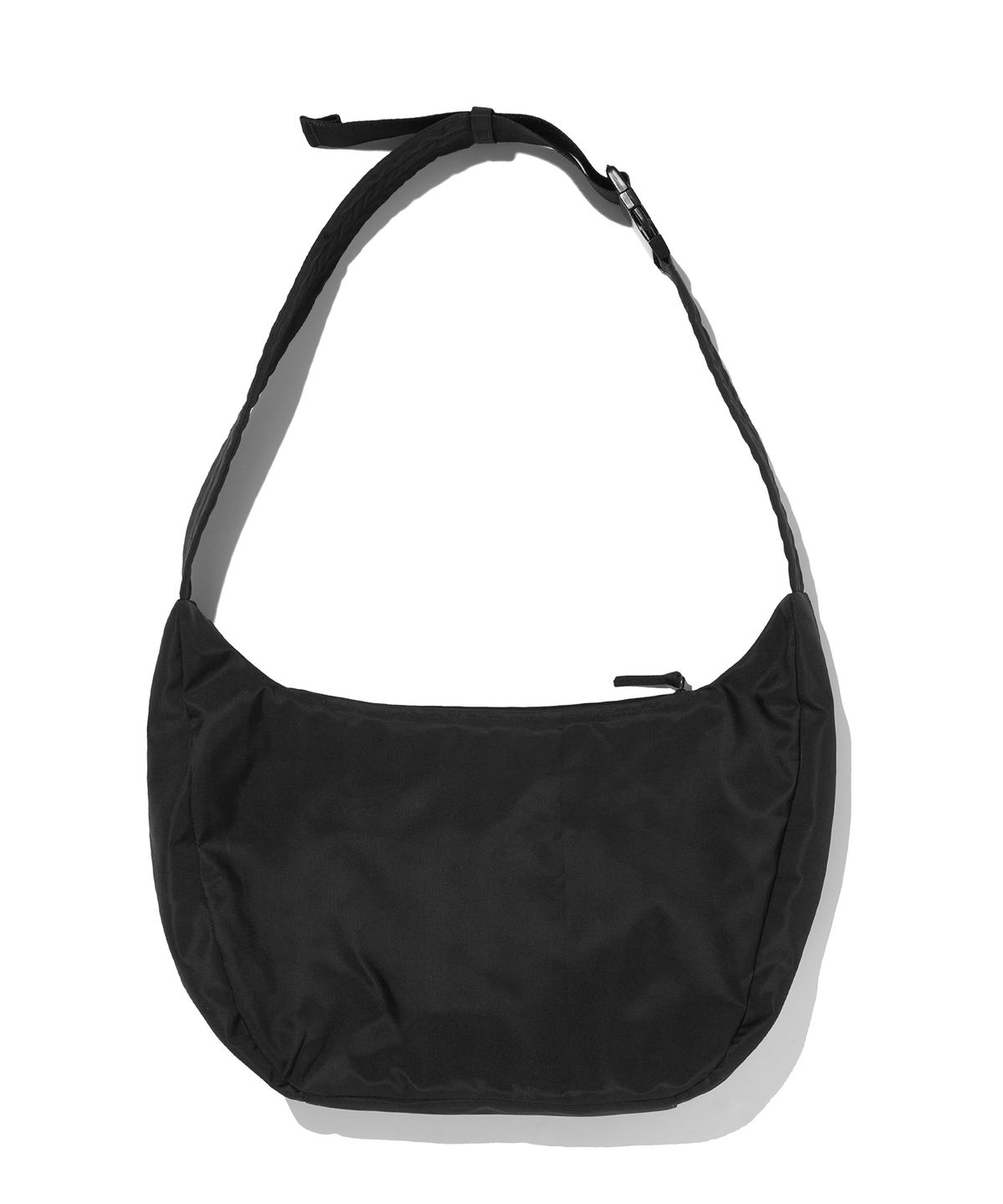 스웨이드(SUADE) BUCKLE HALFMOON CROSS BAG [BLACK]