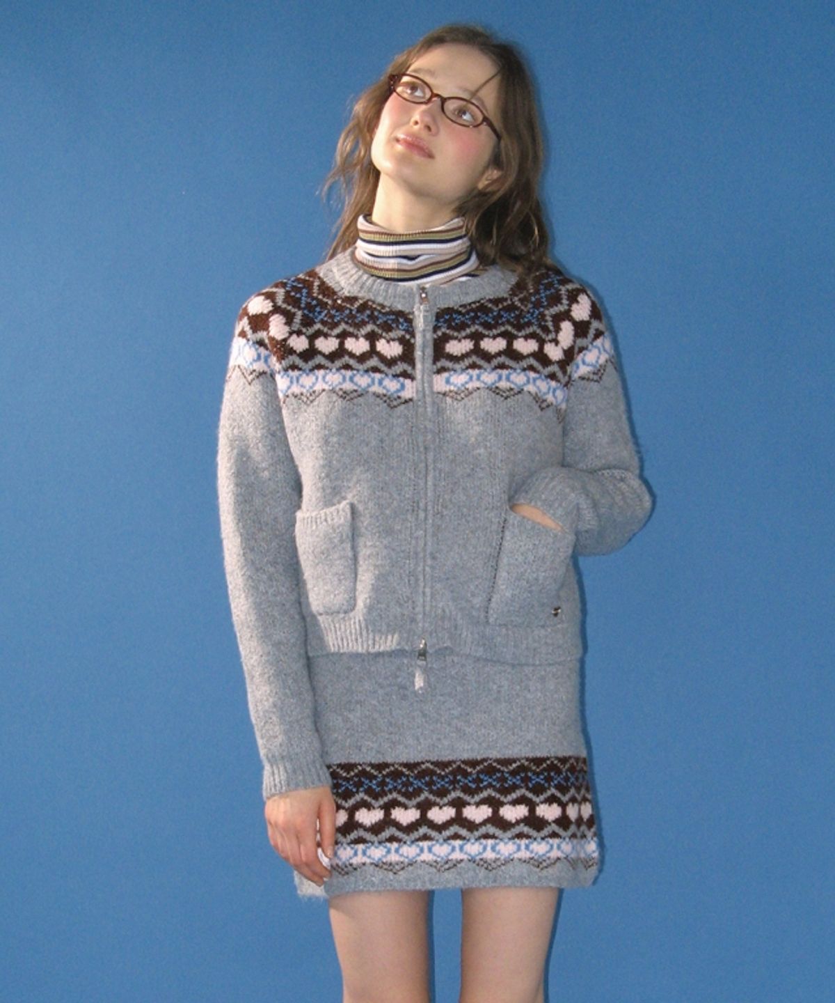 론론(RONRON) HEART NORDIC ZIP UP CROP CARDIGAN GREY