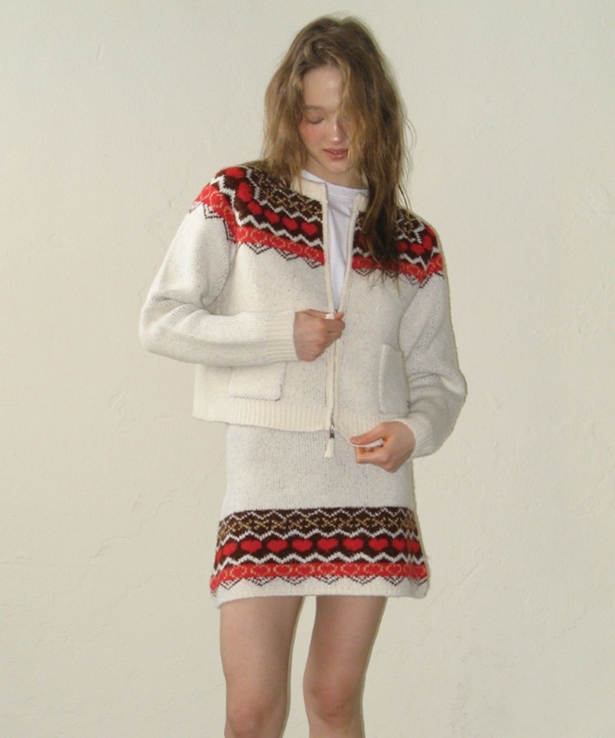 론론(RONRON) HEART NORDIC ZIP UP CROP CARDIGAN IVORY