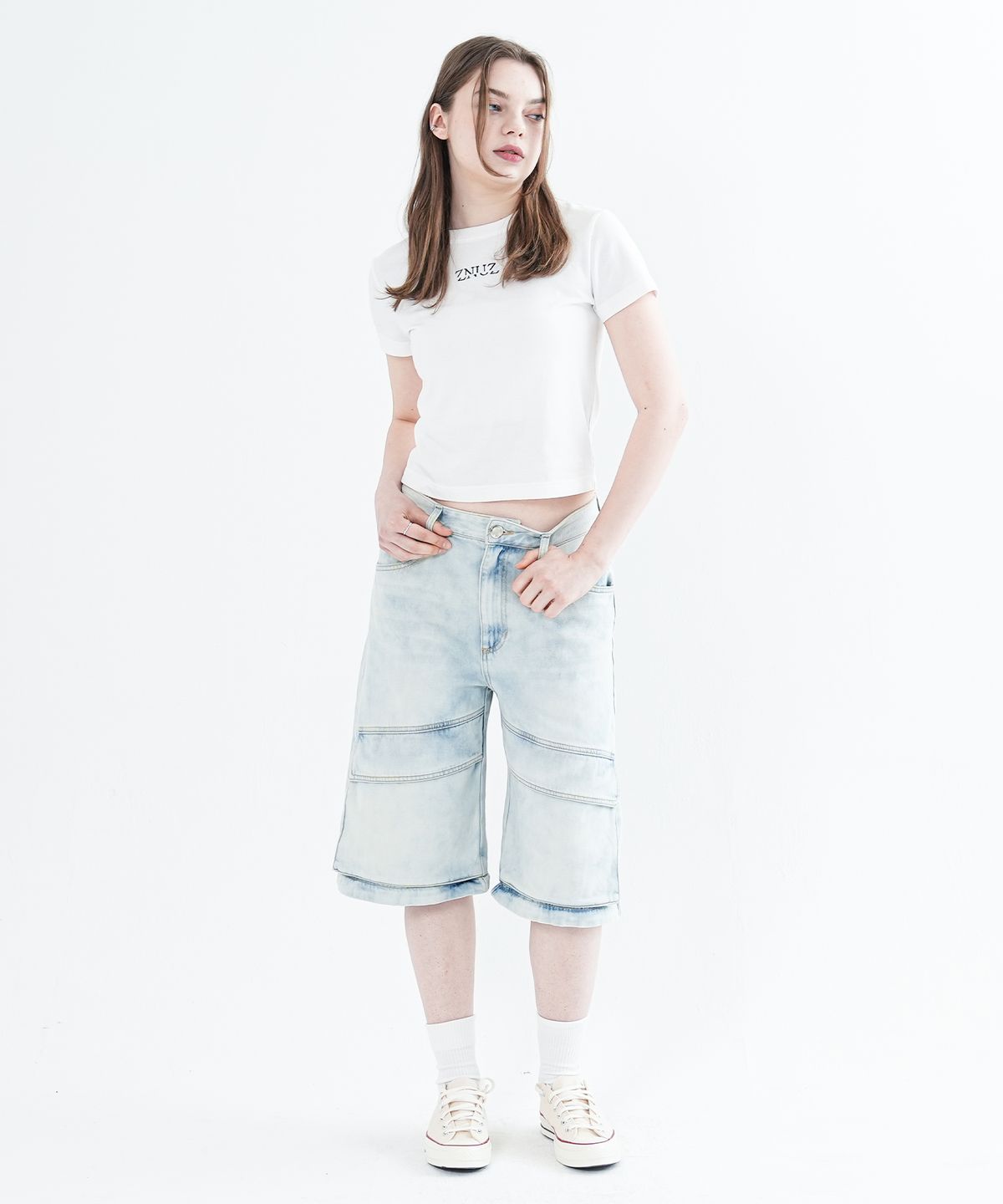 제뉴즈(ZNUZ) 제뉴즈 헤리티지 크롭 탑 - 화이트