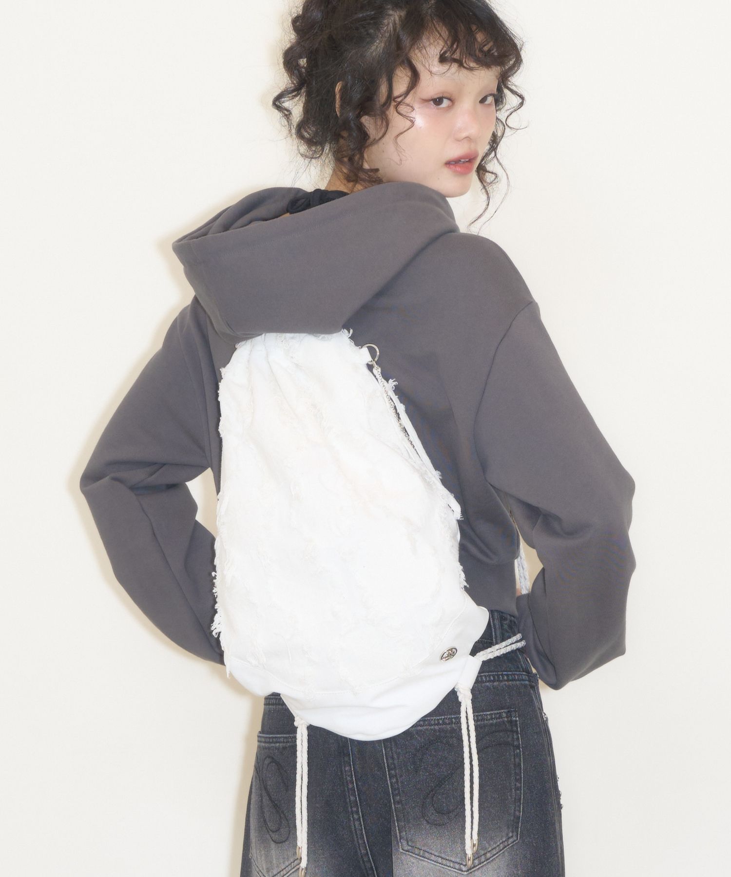 MUSINSA公式 | ILLIGO Feather Shirring String Bag - 2 COLOR