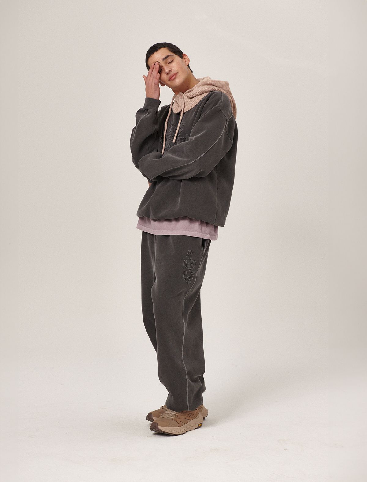 플랫웨이브 인 서울(FLATWAVE IN SEOUL) Hava Patchwork Pigment SweatShirt/Pants Set Charcoal