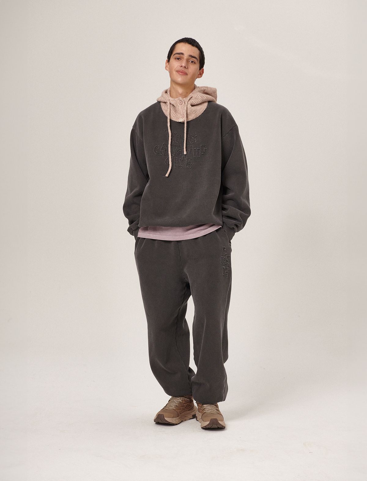 플랫웨이브 인 서울(FLATWAVE IN SEOUL) Hava Patchwork Pigment SweatShirt/Pants Set Charcoal