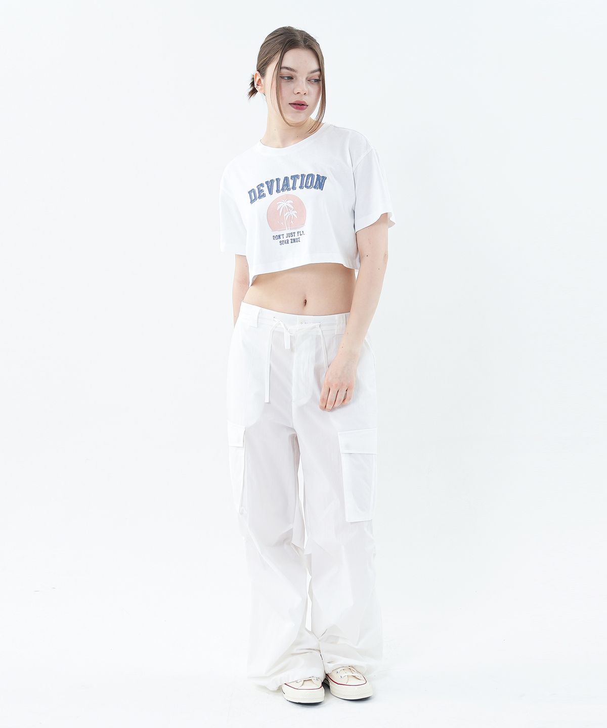 제뉴즈(ZNUZ) 제뉴즈 그래픽 크롭 탑 - 화이트