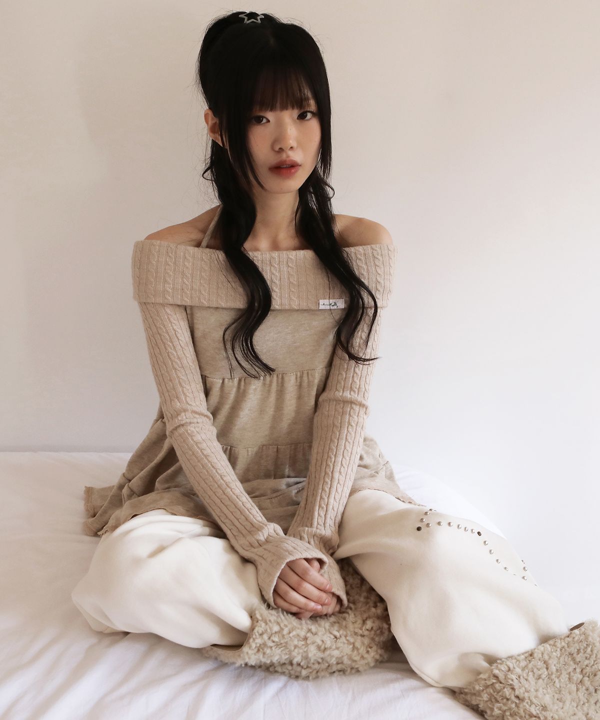 노피셜노피스(NOFFICIALNOFFICE) 캉캉 오프숄더 탑 베이지