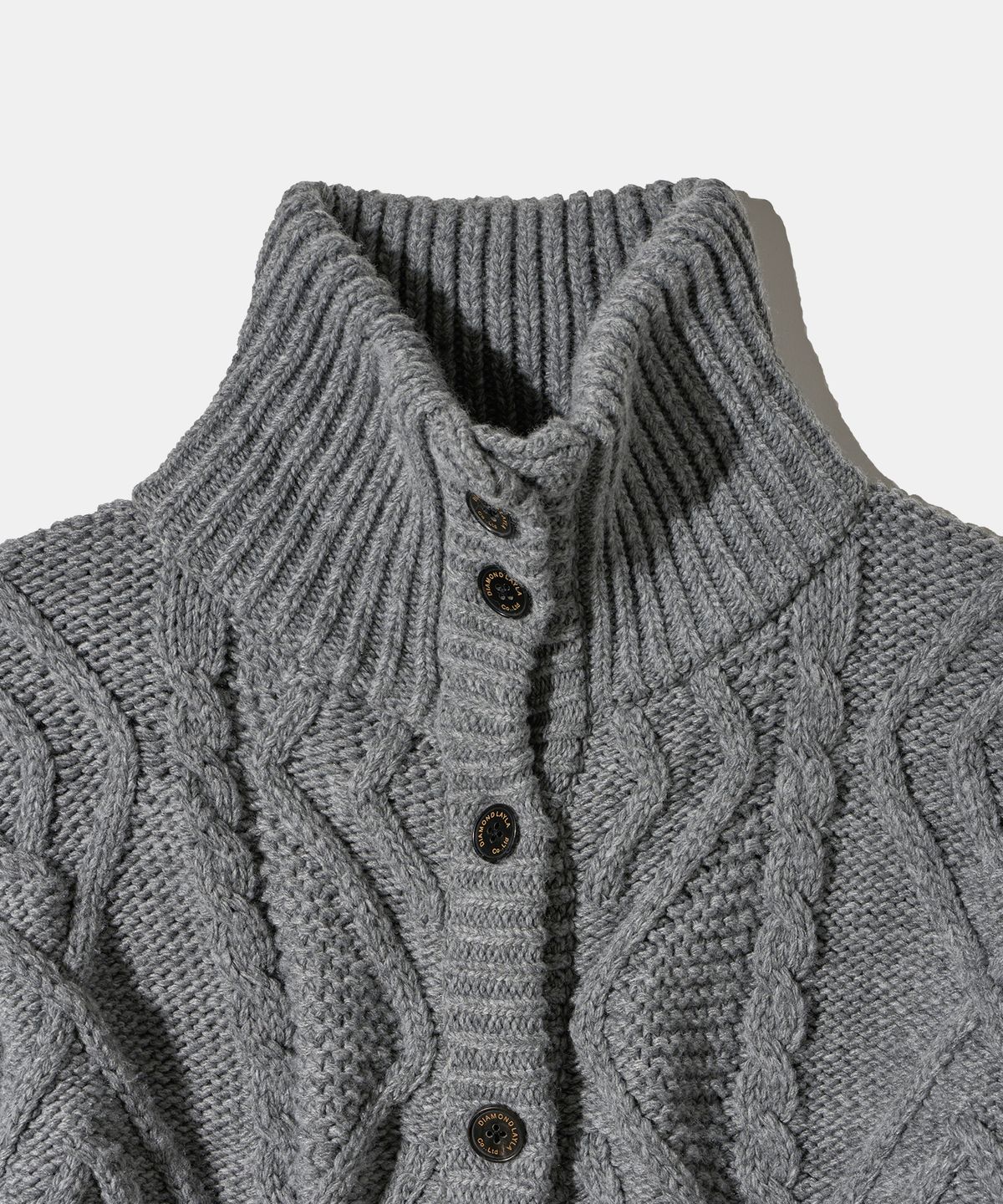 다이아몬드 레이라(DIAMOND LAYLA) Turtleneck Two Buttons Cardigan C8 Dark gray Melange