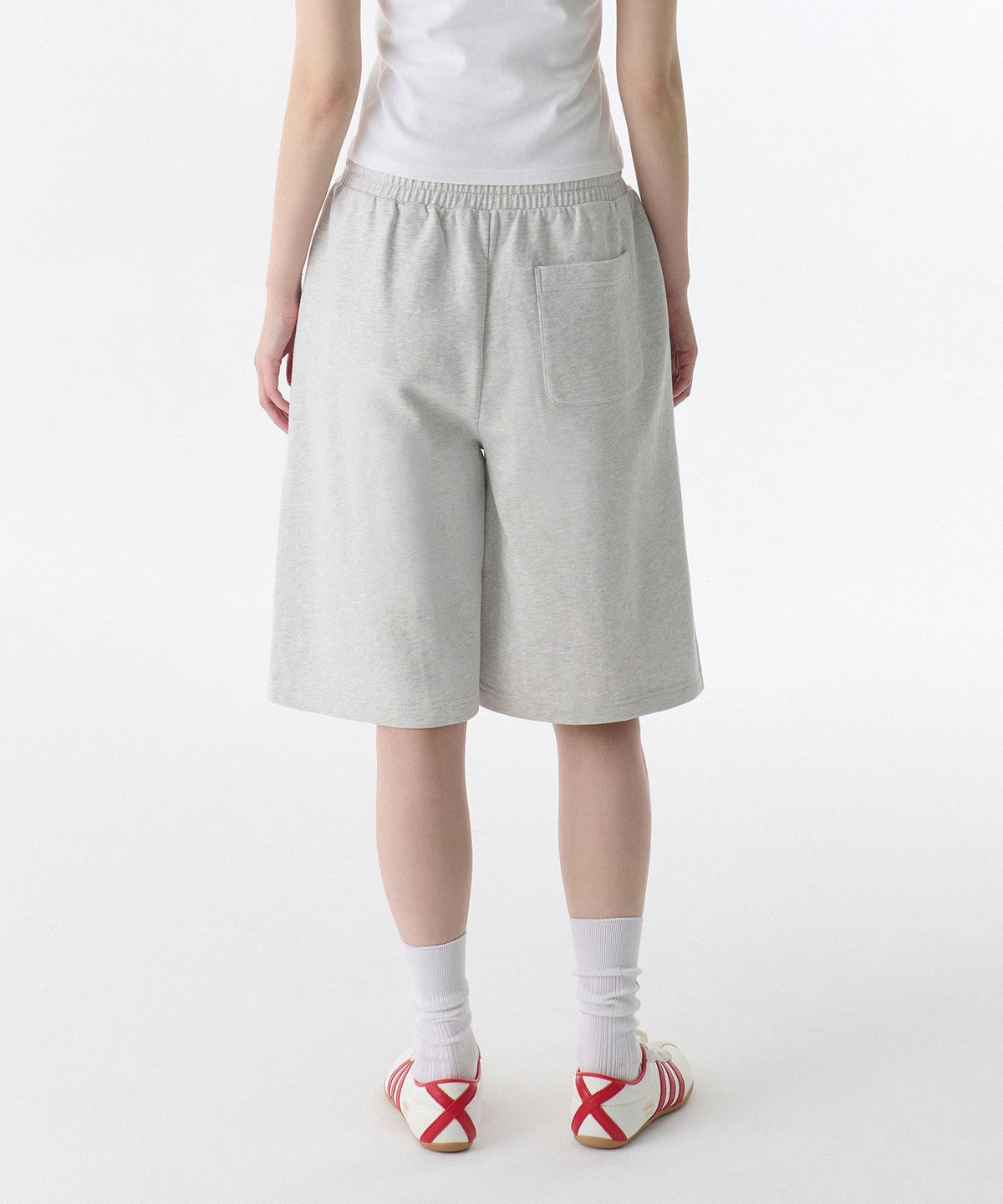 무신사 스탠다드 우먼(MUSINSA STANDARD WOMAN) 우먼즈 원 턱 버뮤다 스웨트 팬츠 [멜란지 라이트 그레이]