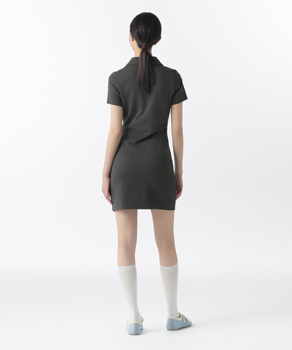 무신사 스탠다드 우먼(MUSINSA STANDARD WOMAN) 우먼즈 슬릿 넥 레이스 트림 폴로 원피스 [다크 그레이/스카이 블루]