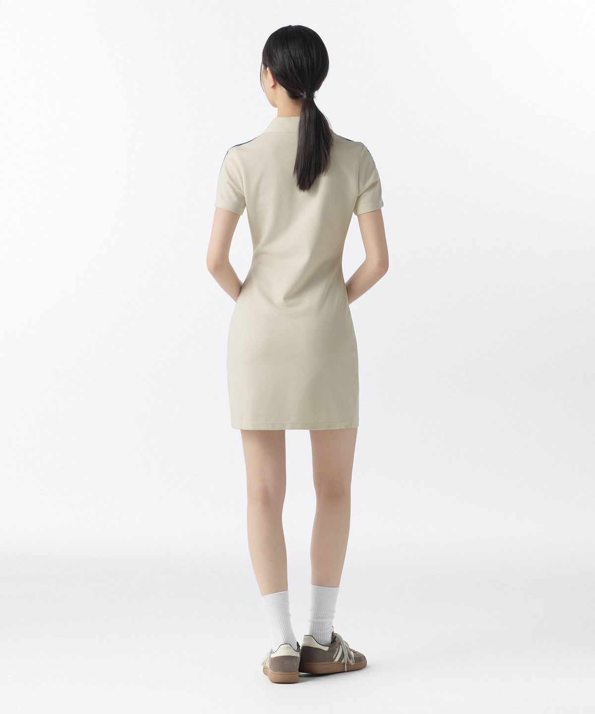 무신사 스탠다드 우먼(MUSINSA STANDARD WOMAN) 우먼즈 슬릿 넥 레이스 트림 폴로 원피스 [크림/블루]
