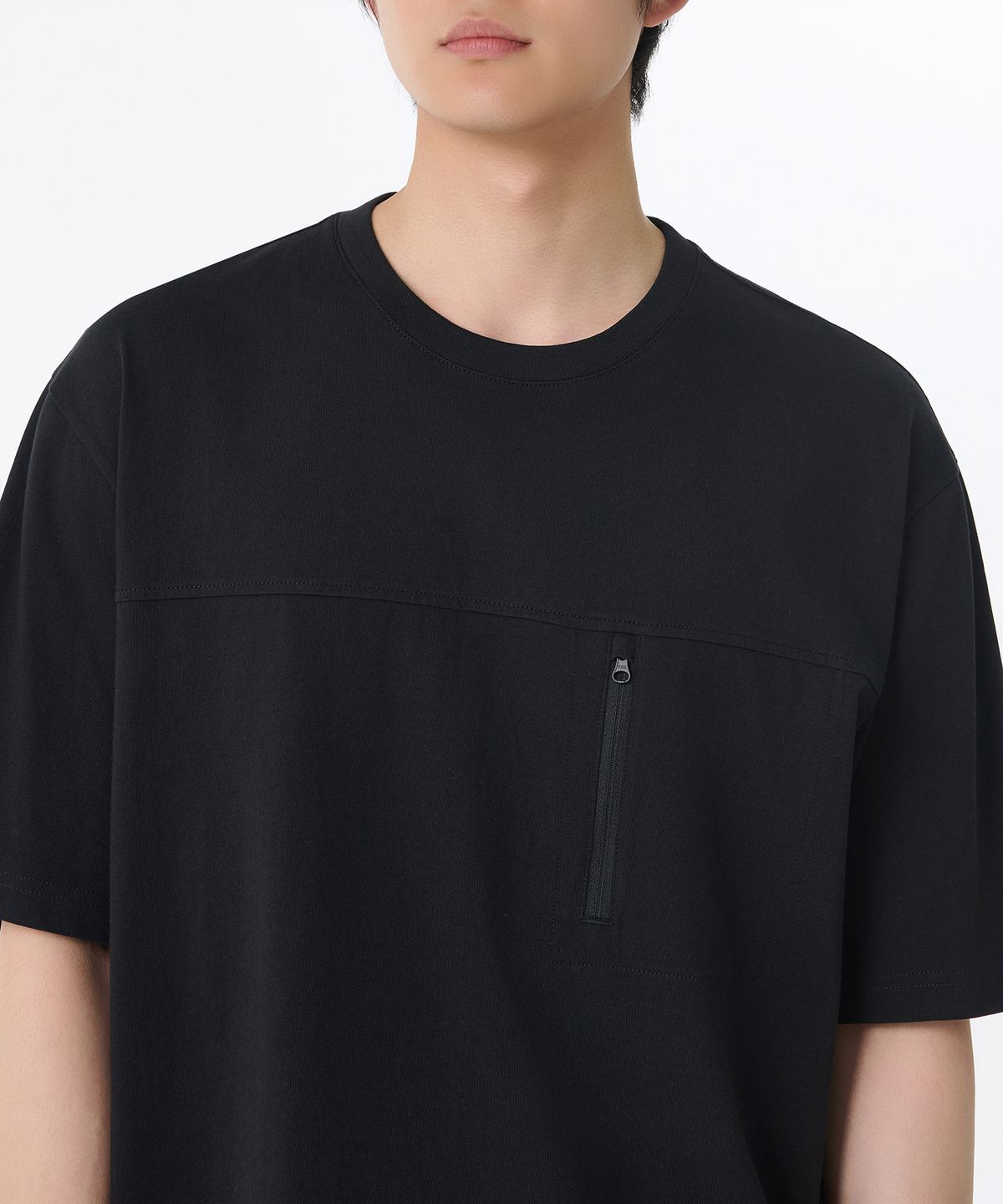 무신사 스탠다드(MUSINSA STANDARD) 릴렉스드 지퍼 포켓 티셔츠 [블랙]