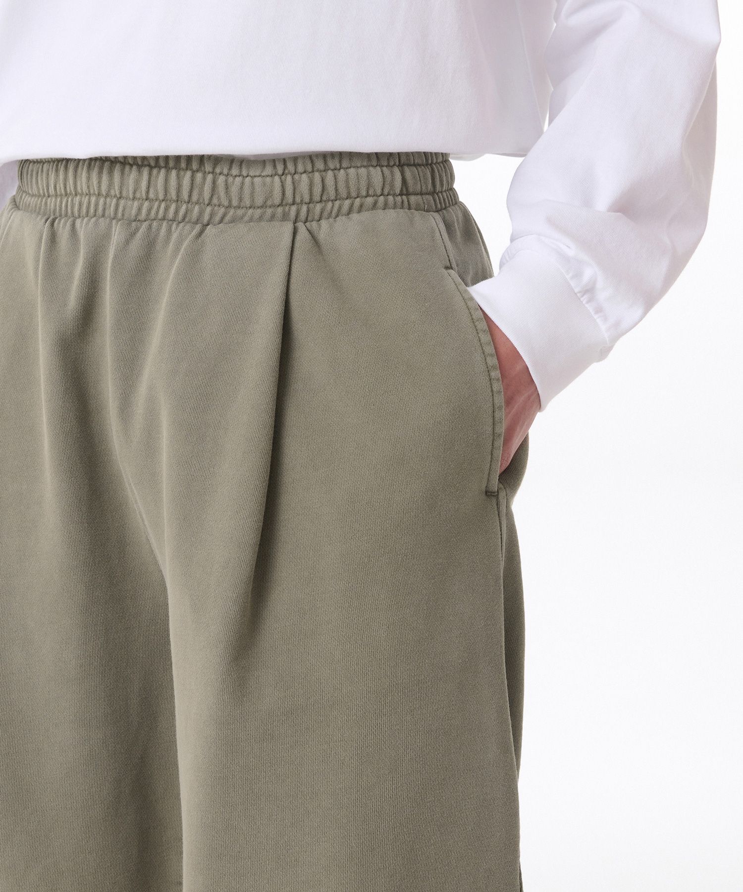 MUSINSA | MUSINSA STANDARD Pigment One Tuck Bermuda
