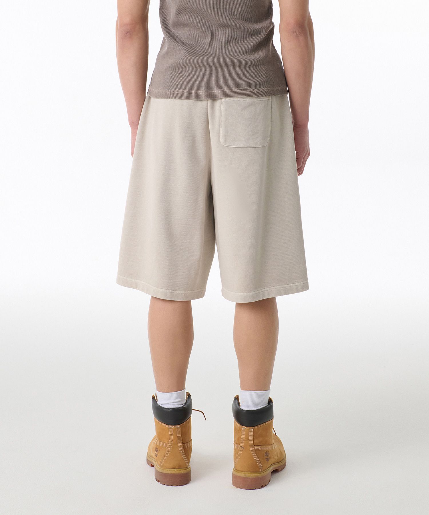 MUSINSA | MUSINSA STANDARD Pigment One Tuck Bermuda