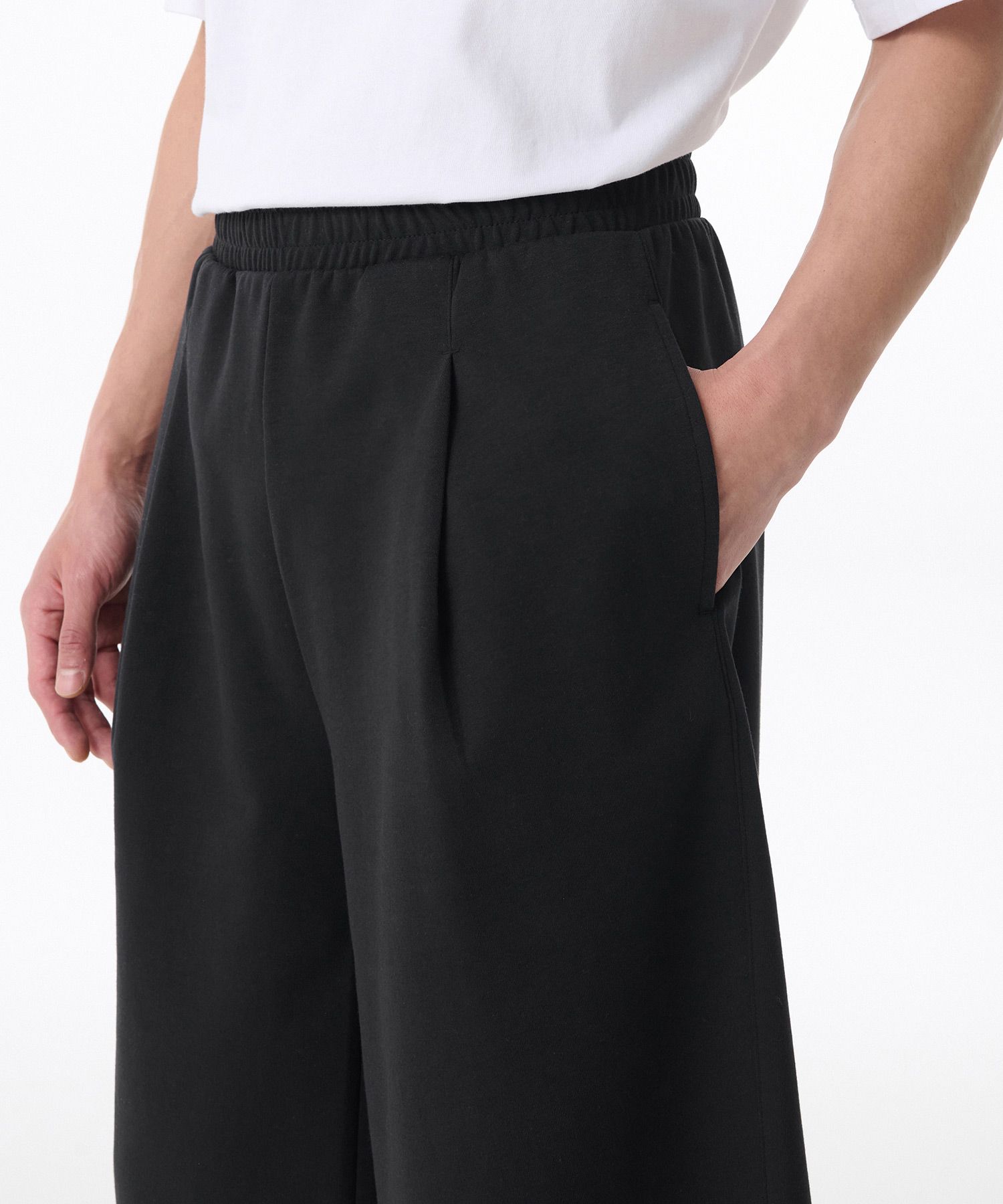 【MODERNIF】One Tuck Double Layer Bermuda Sweatpants MUSINSA | MUSINSA STANDARD [Cool Standard] One Tuck Bermuda