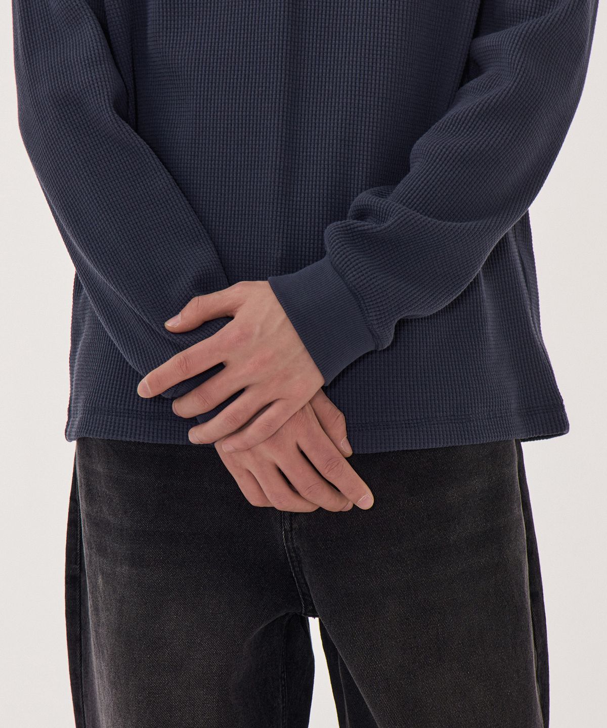 무신사 스탠다드(MUSINSA STANDARD) 와플 베이식 크루 넥 긴소매 티셔츠 [네이비]
