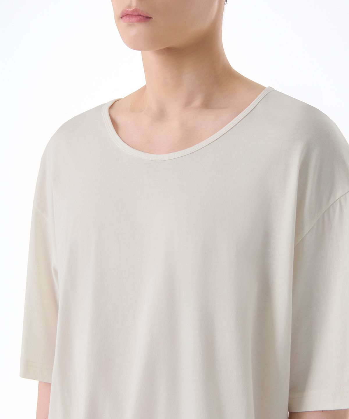무신사 스탠다드(MUSINSA STANDARD) 릴렉스드 CR 와이드 스쿱 넥 티셔츠 [크림]