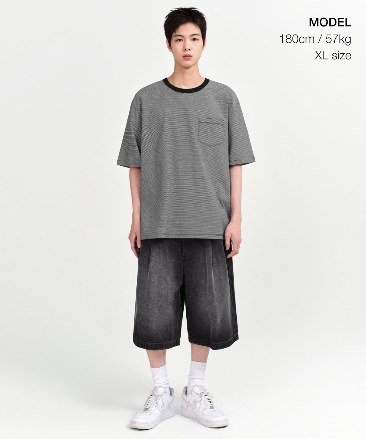 무신사 스탠다드(MUSINSA STANDARD) 마이크로 스트라이프 릴렉스드 포켓 티셔츠 [블랙/아이보리]