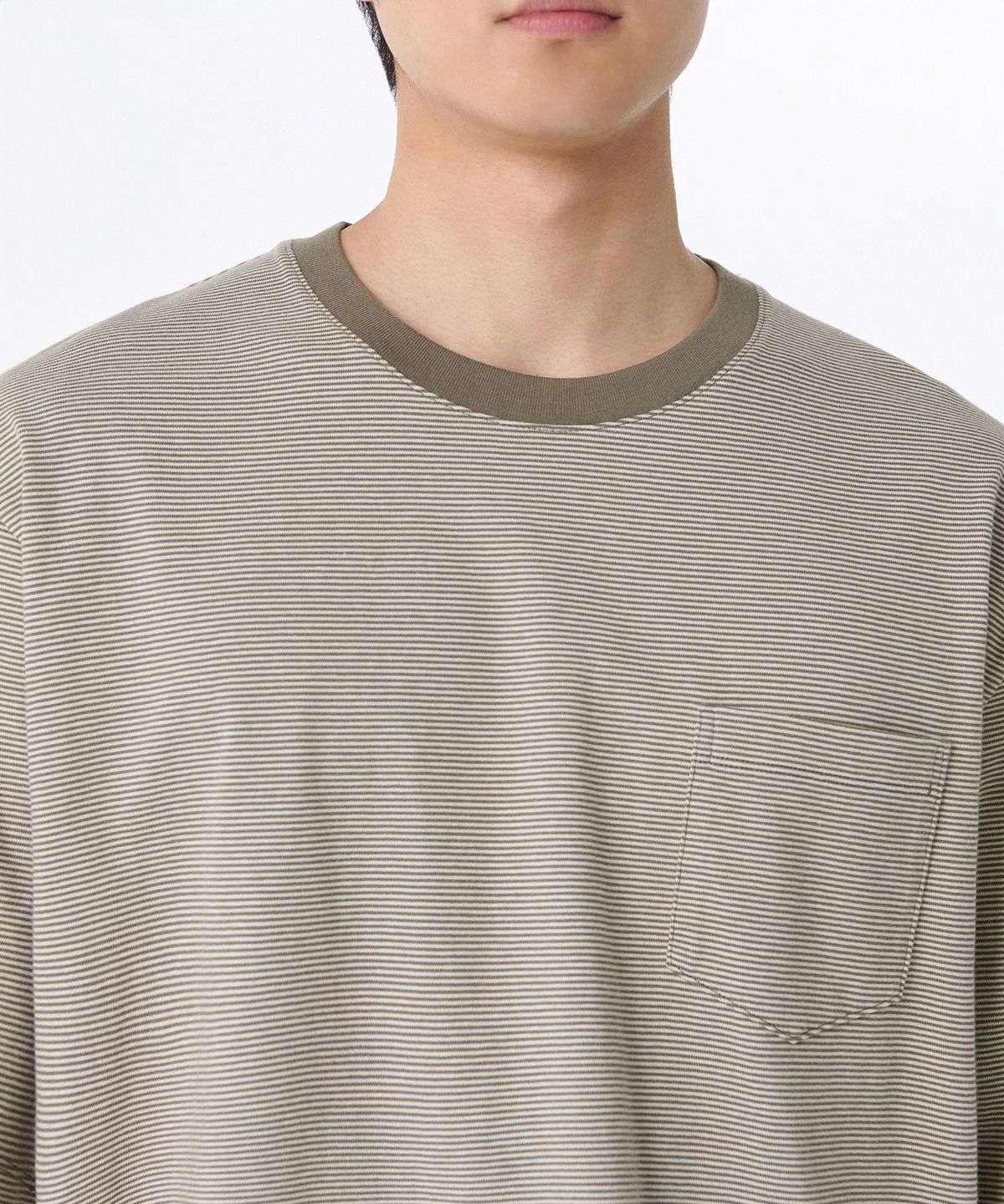 무신사 스탠다드(MUSINSA STANDARD) 마이크로 스트라이프 릴렉스드 포켓 티셔츠 [올리브/아이보리]