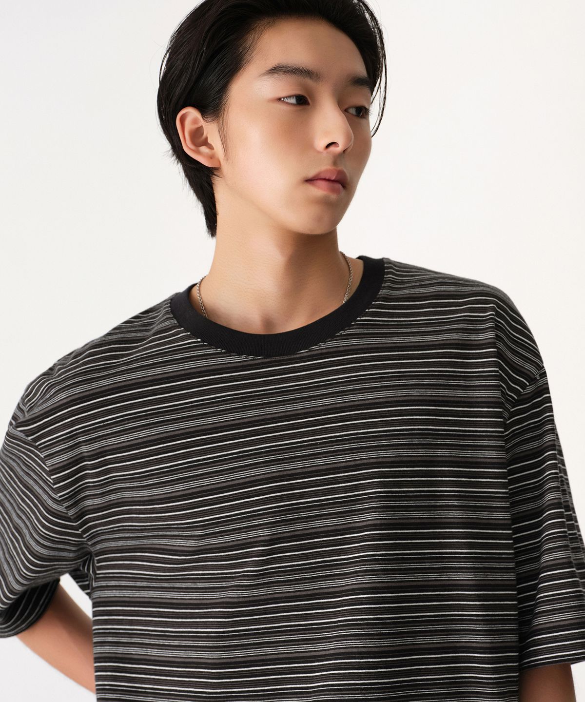 무신사 스탠다드(MUSINSA STANDARD) 멀티 스트라이프 릴렉스드 티셔츠 4 [블랙]