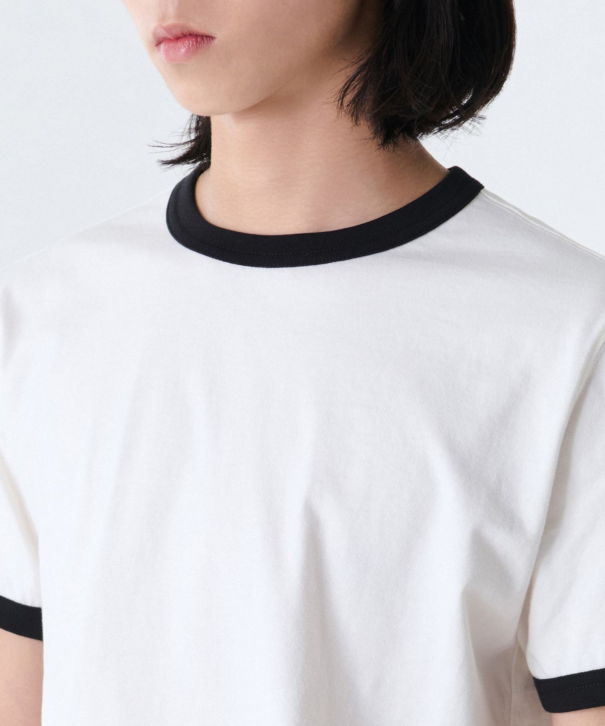 무신사 스탠다드(MUSINSA STANDARD) 클래식 링거 티셔츠 [크림]