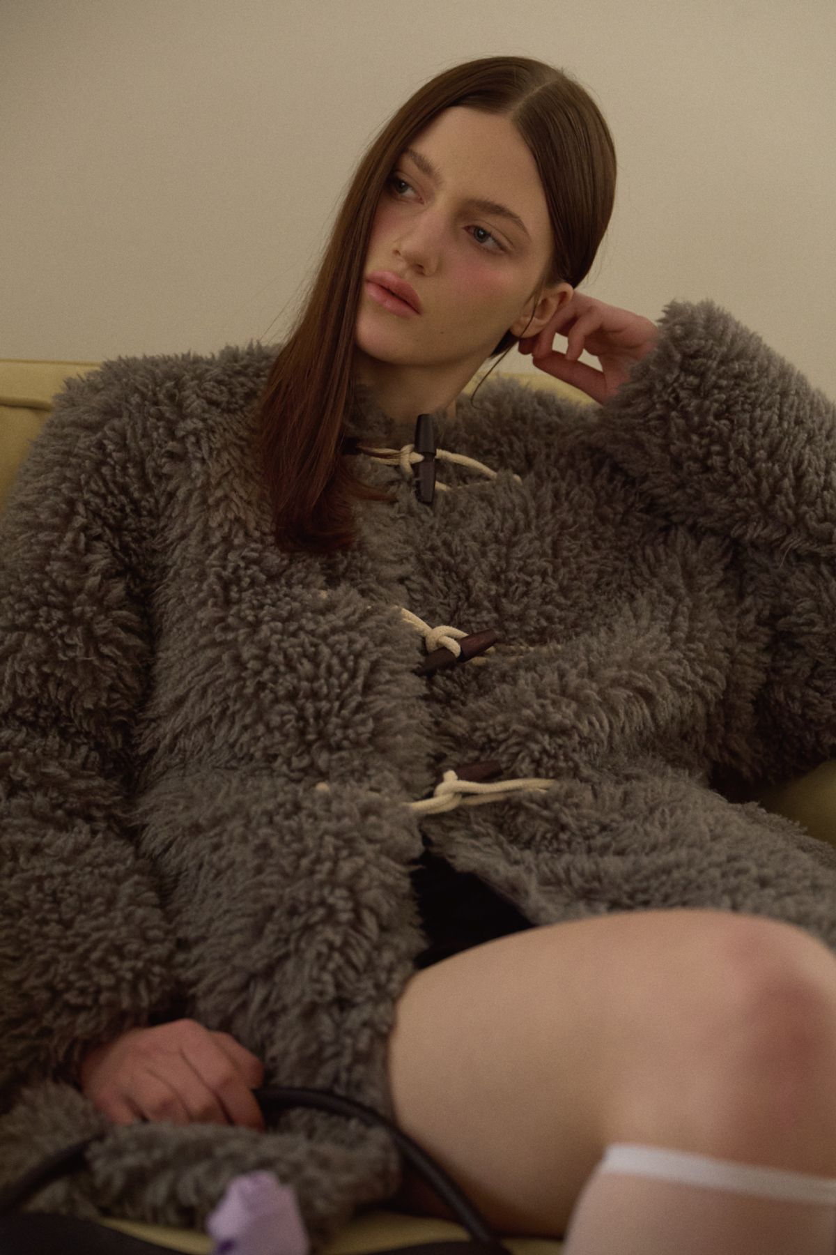 레터리(LETERIE) TOGGLE BUTTON FUR JACKET_DARK GREY