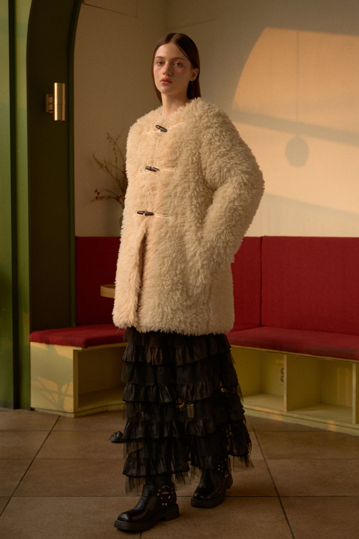 레터리(LETERIE) TOGGLE BUTTON FUR JACKET_IVORY