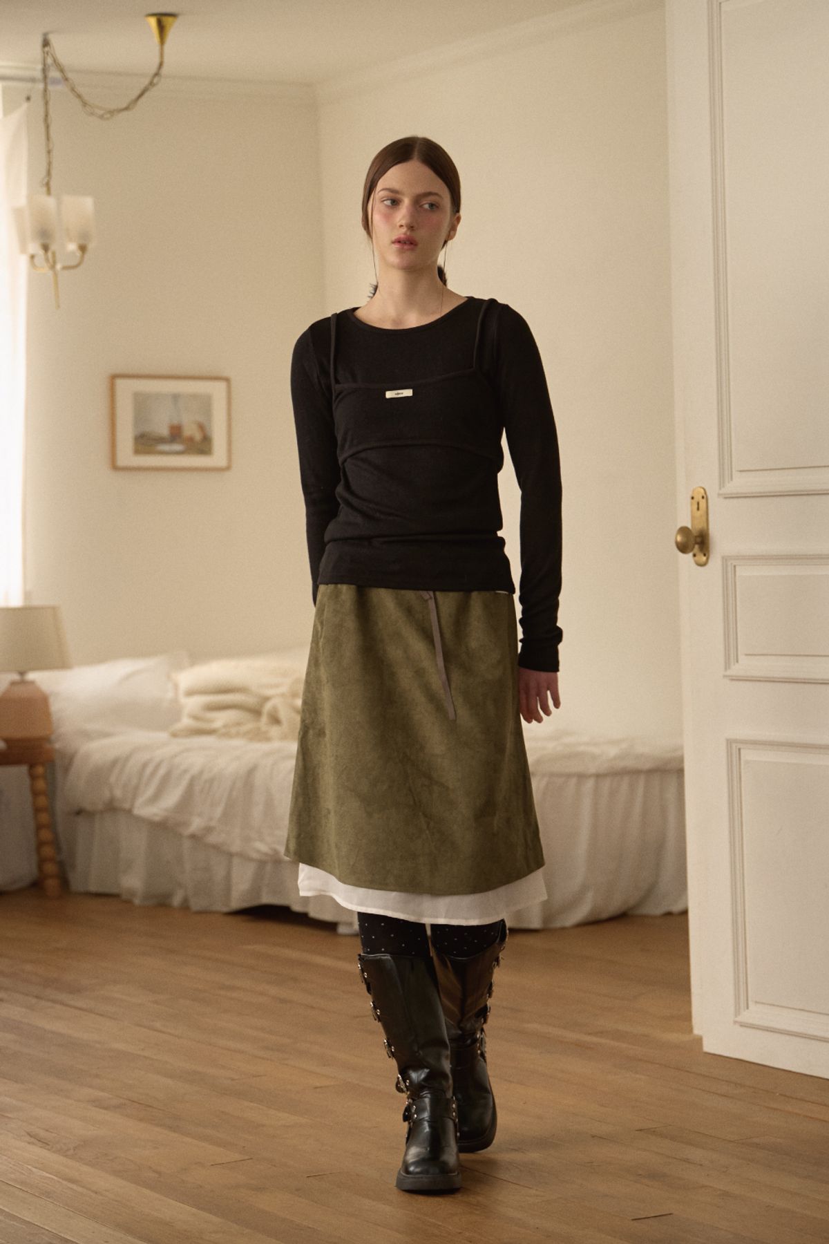 레터리(LETERIE) SUEDE SILKY MIDI SKIRTS_KHAKI