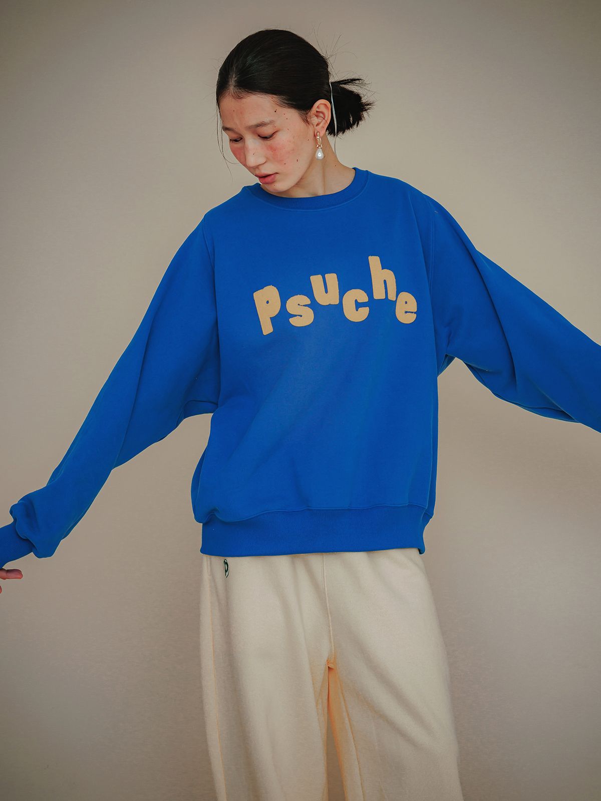 프쉬케(PSUCHE) LOGO OVERFIT SWEATSHIRT_SEA BLUE