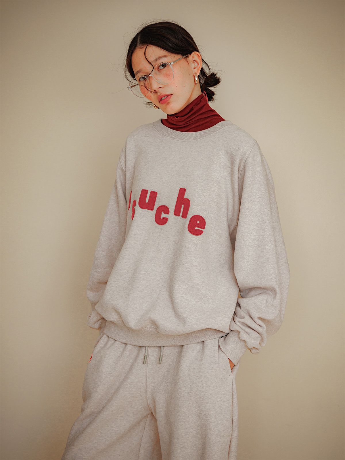 프쉬케(PSUCHE) LOGO OVERFIT SWEATSHIRT_MELANGE CREAM