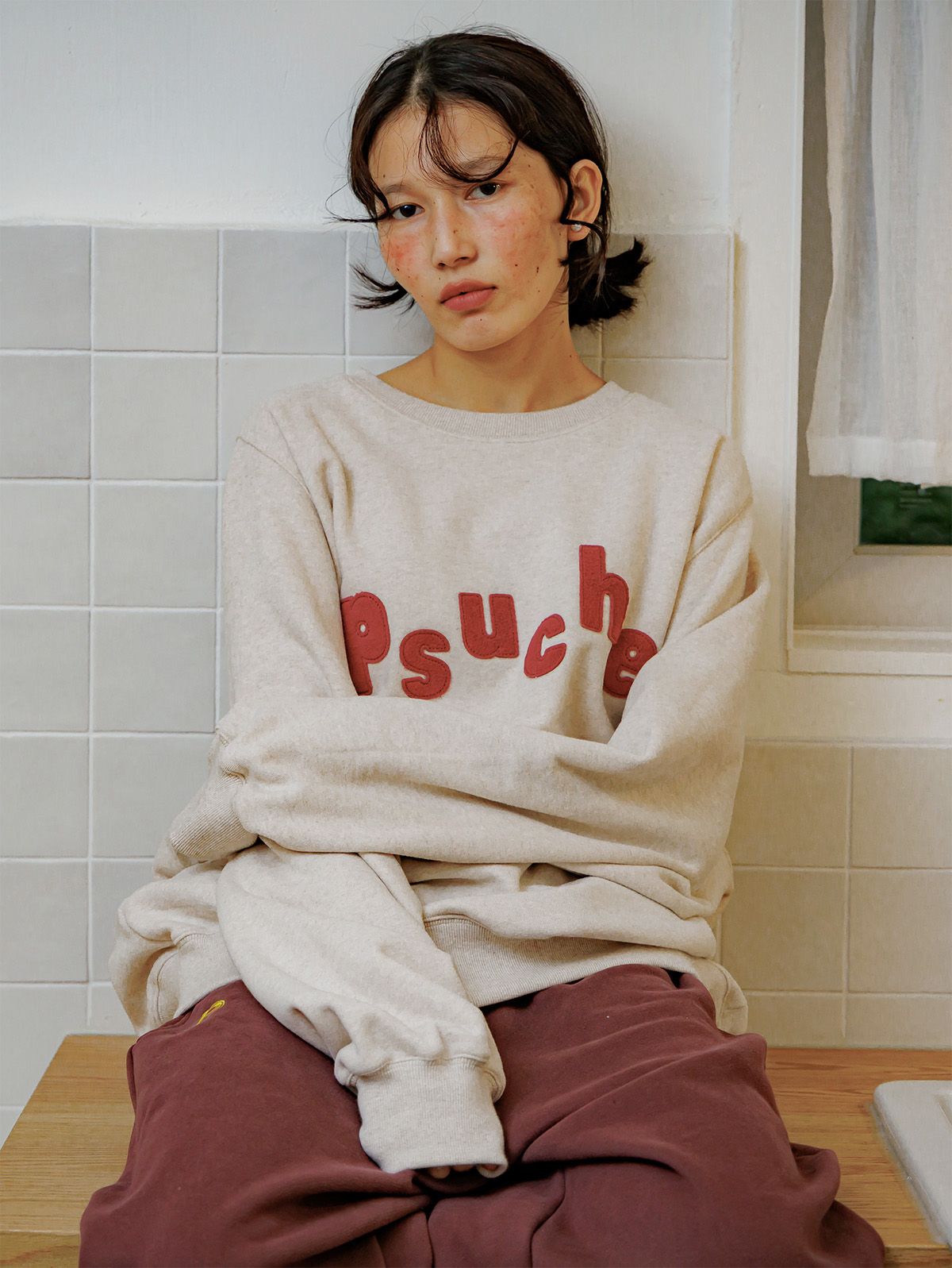 프쉬케(PSUCHE) LOGO OVERFIT SWEATSHIRT_MELANGE CREAM