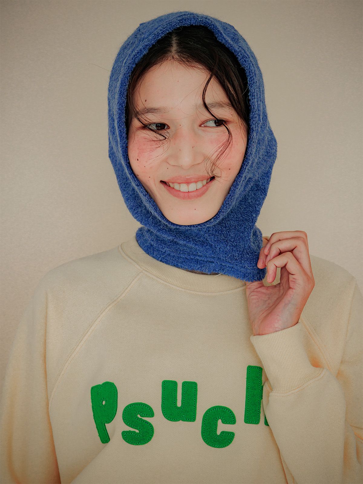 프쉬케(PSUCHE) LOGO CROPPED SWEATSHIRT_BUTTER YELLOW