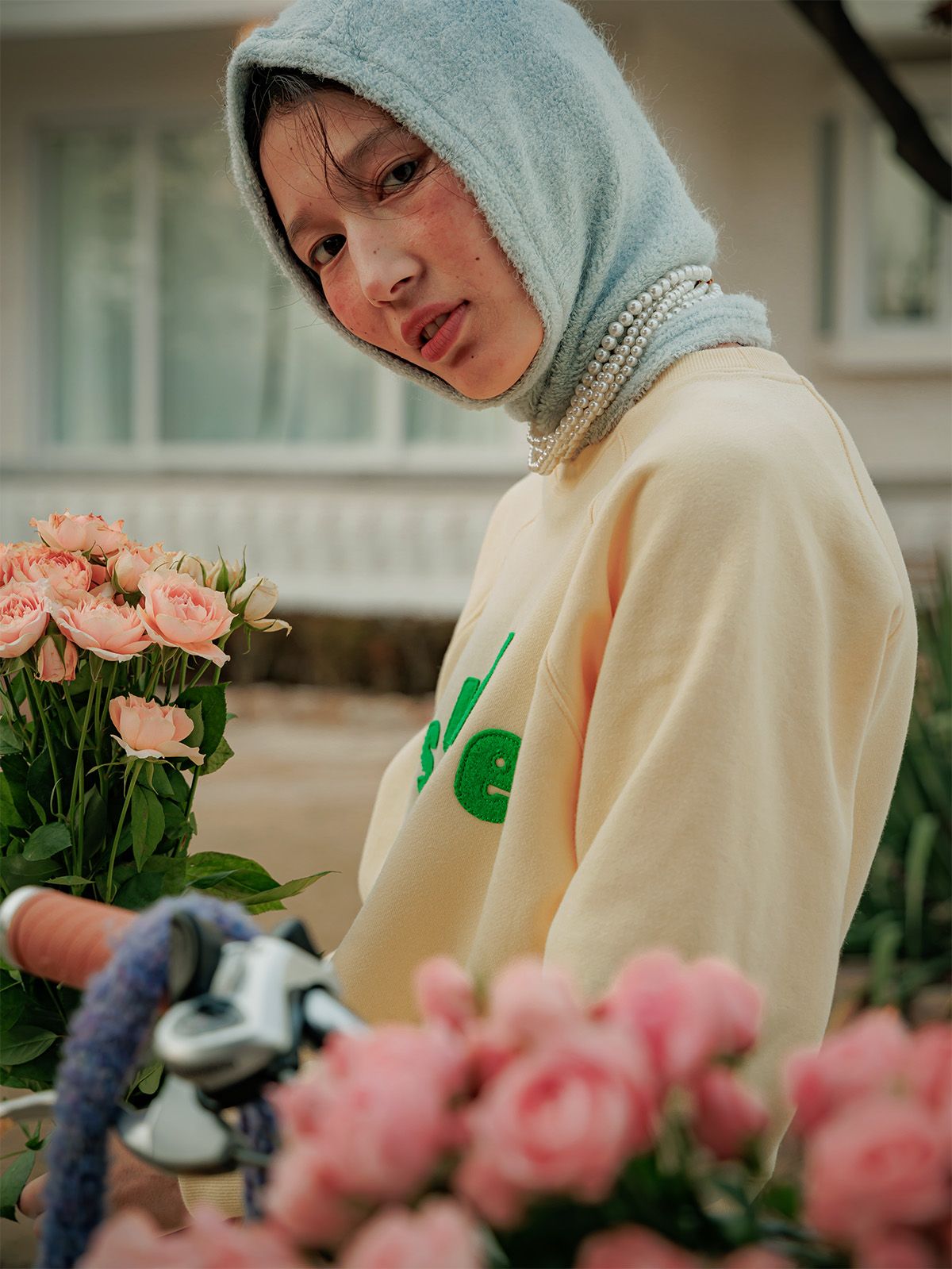 프쉬케(PSUCHE) LOGO CROPPED SWEATSHIRT_BUTTER YELLOW