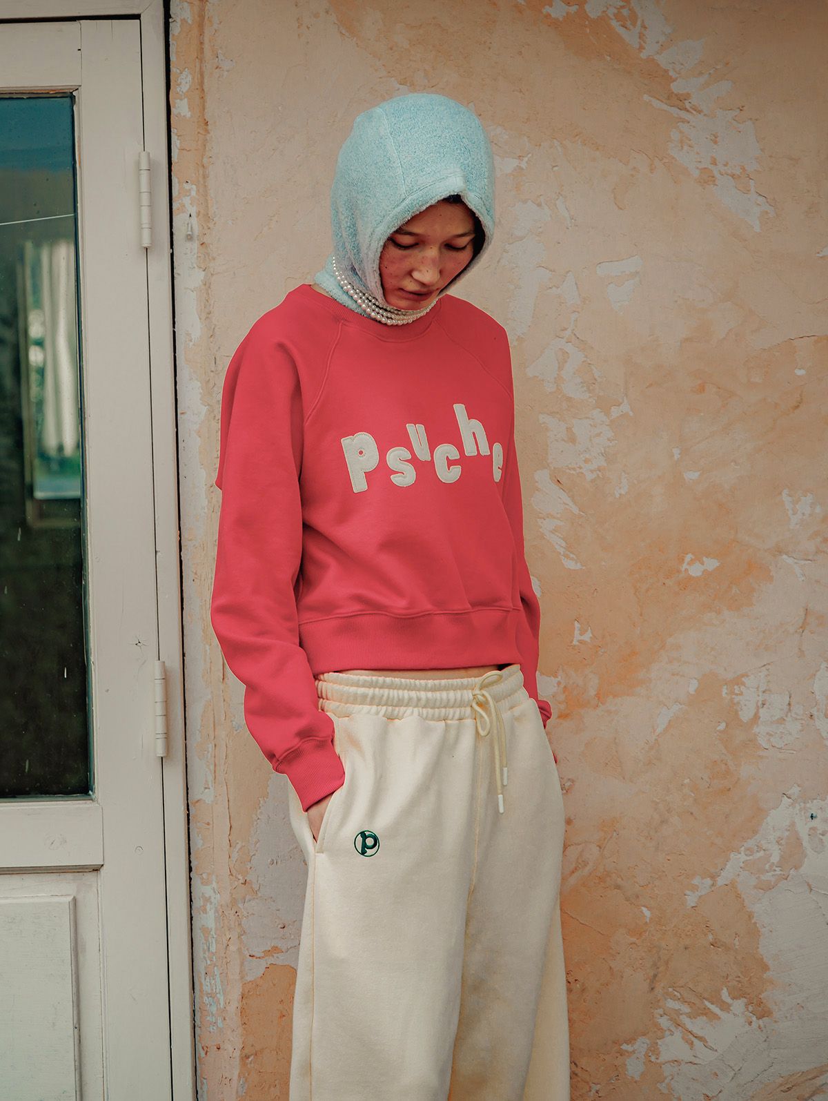 프쉬케(PSUCHE) LOGO CROPPED SWEATSHIRT_PURE RED