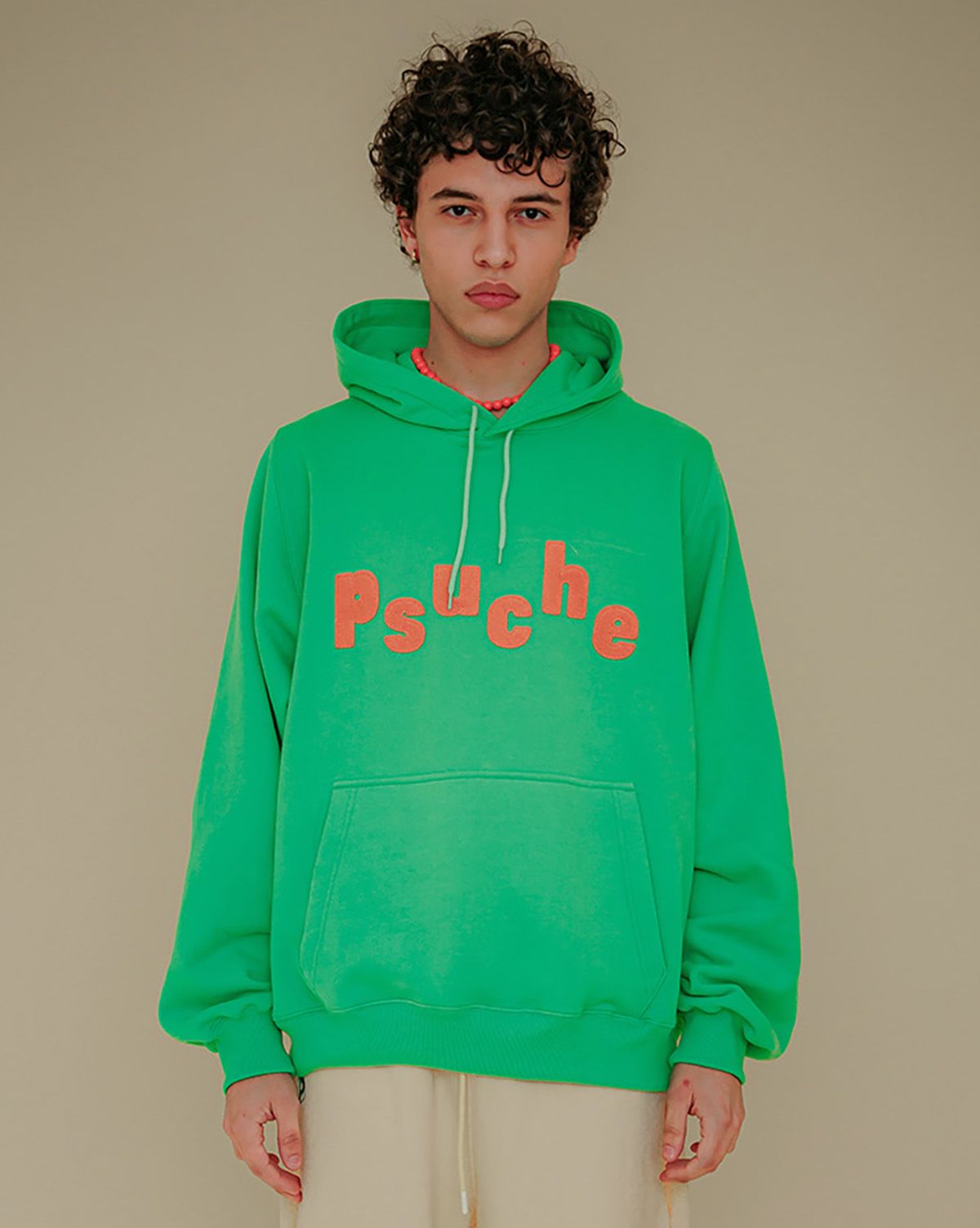 프쉬케(PSUCHE) LOGO OVERFIT HODDIE_PEA GREEN