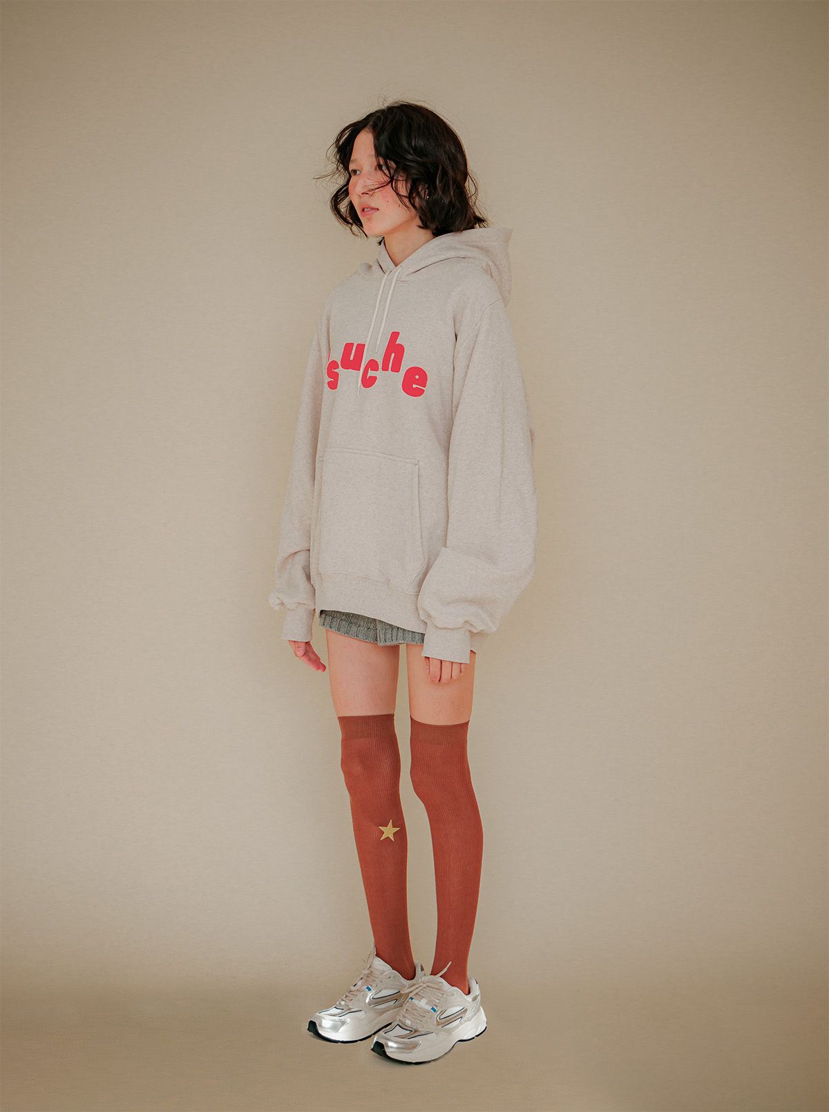 프쉬케(PSUCHE) LOGO OVERFIT HODDIE_MELANGE CREAM