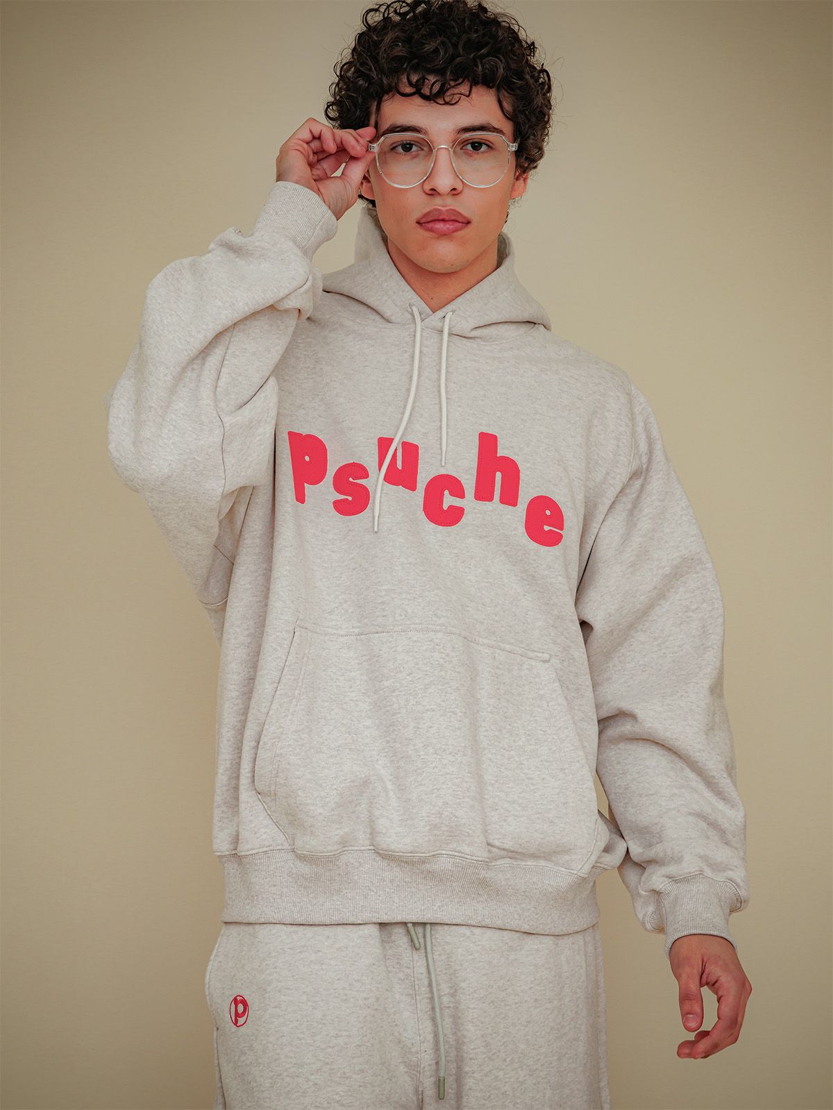 프쉬케(PSUCHE) LOGO OVERFIT HODDIE_MELANGE CREAM